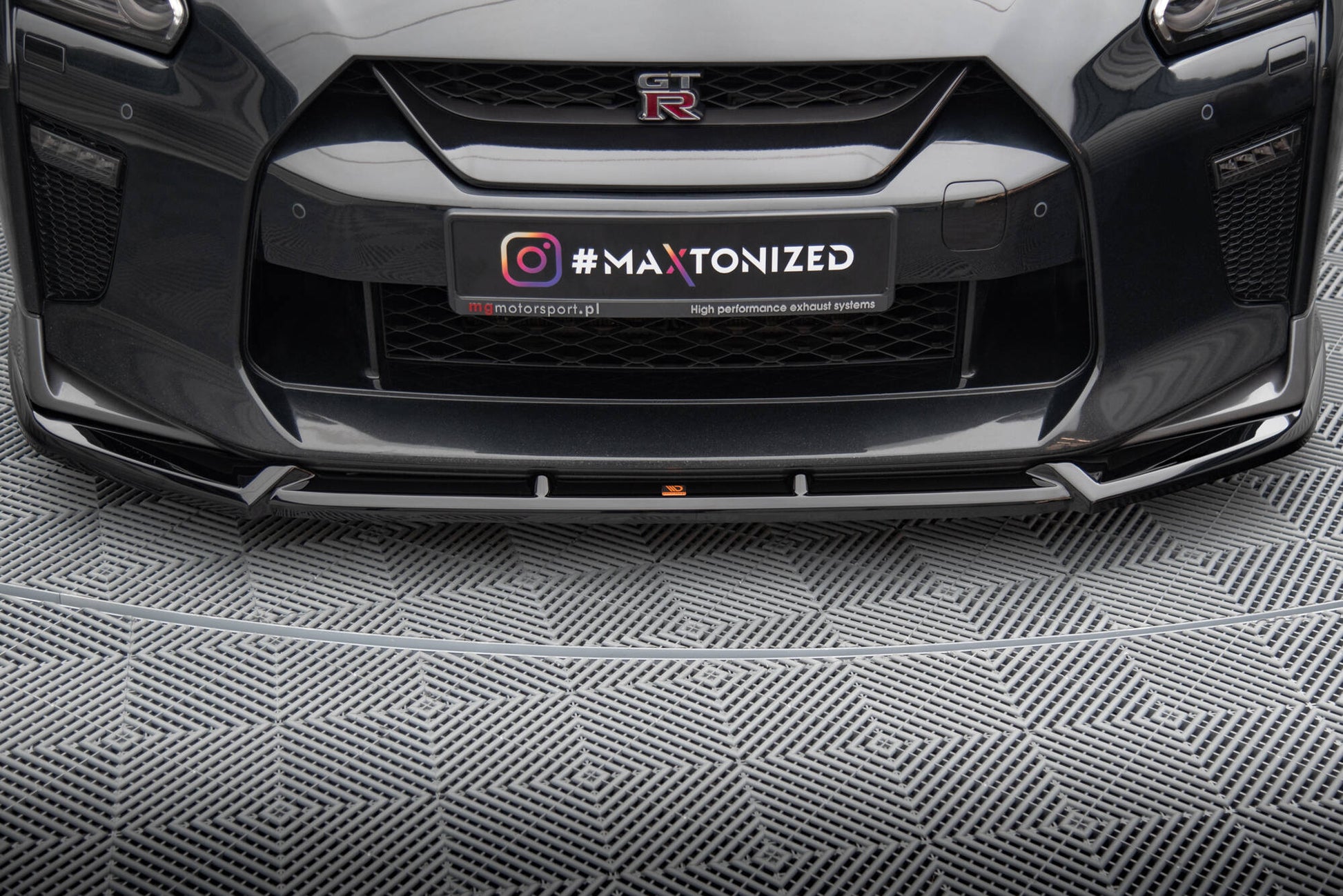 Front Ansatz V.2 für Nissan GTR R35 Facelift schwarz Hochglanz