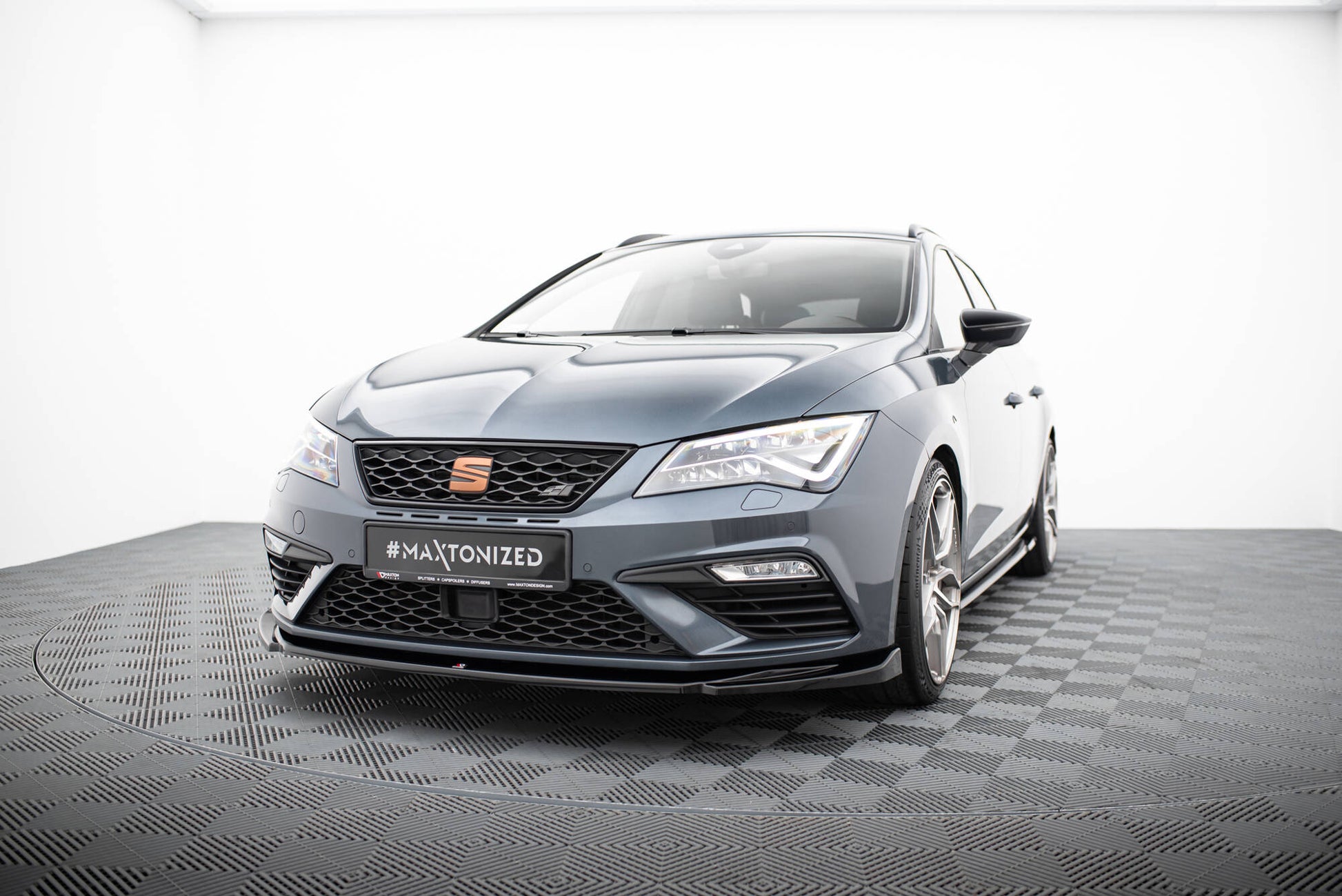 Front Ansatz V.5 für Seat Leon Cupra / FR Mk3 FL schwarz Hochglanz