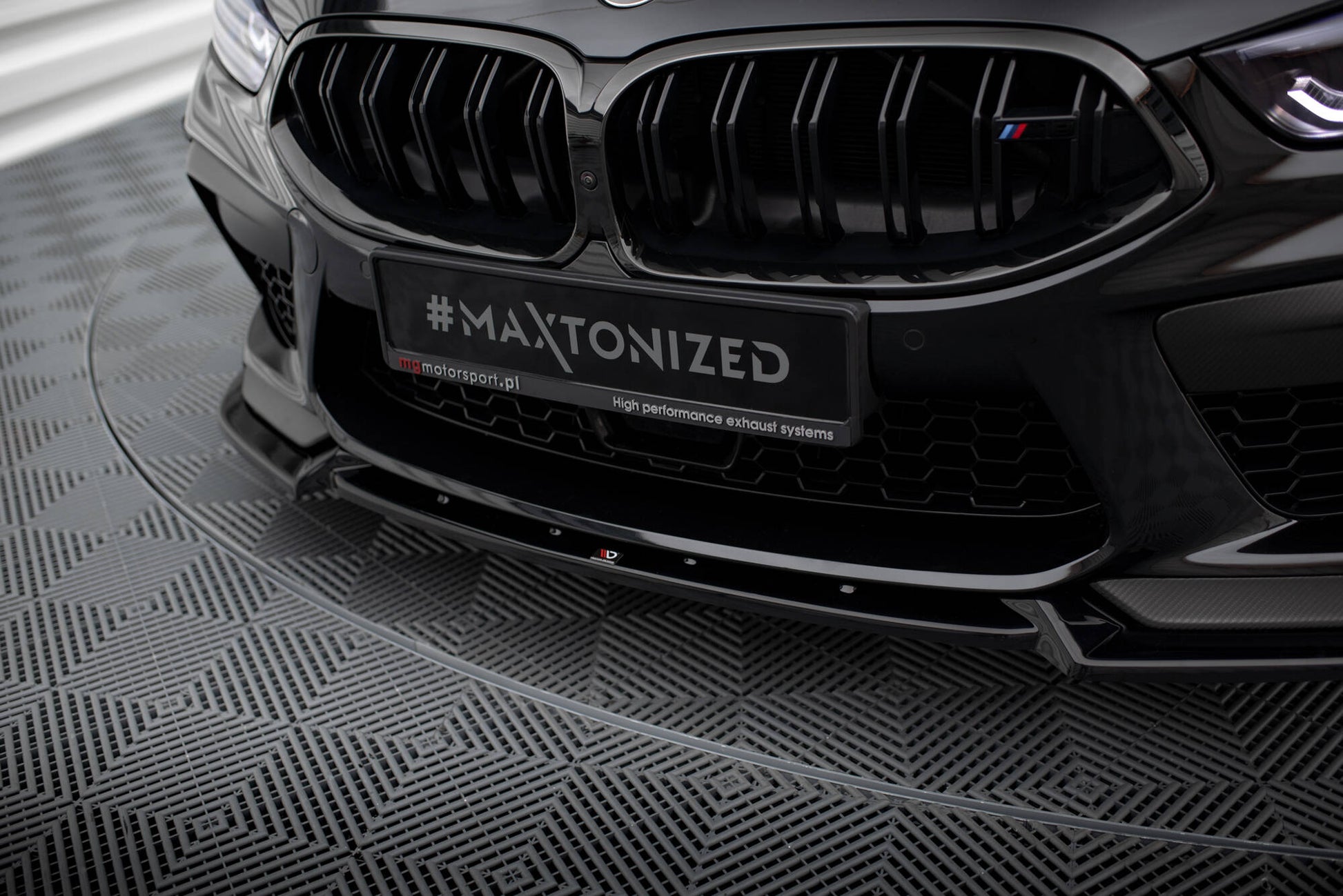 Front Ansatz V.3 für BMW M8  Gran Coupe F93 / Coupe F92 schwarz Hochglanz