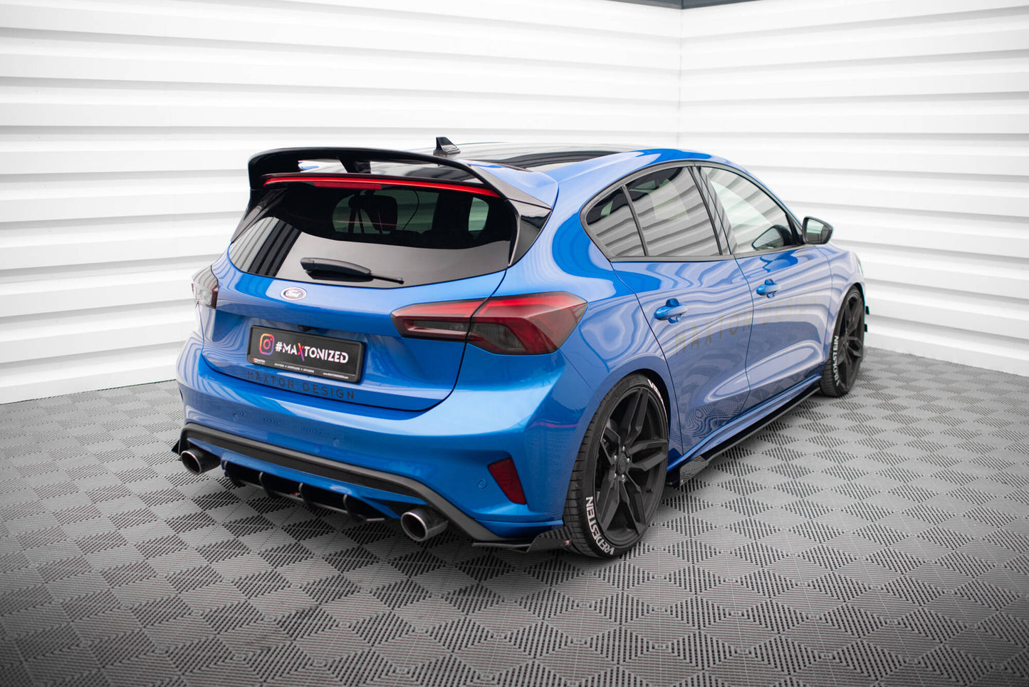 Street Pro Heck Ansatz Flaps Diffusor + Flaps für Ford Focus ST Mk4 schwarz Hochglanz