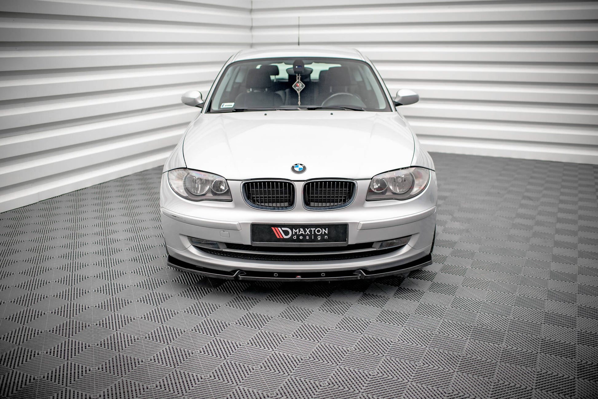 Front Ansatz V.3 für BMW 1er E81 Facelift schwarz Hochglanz