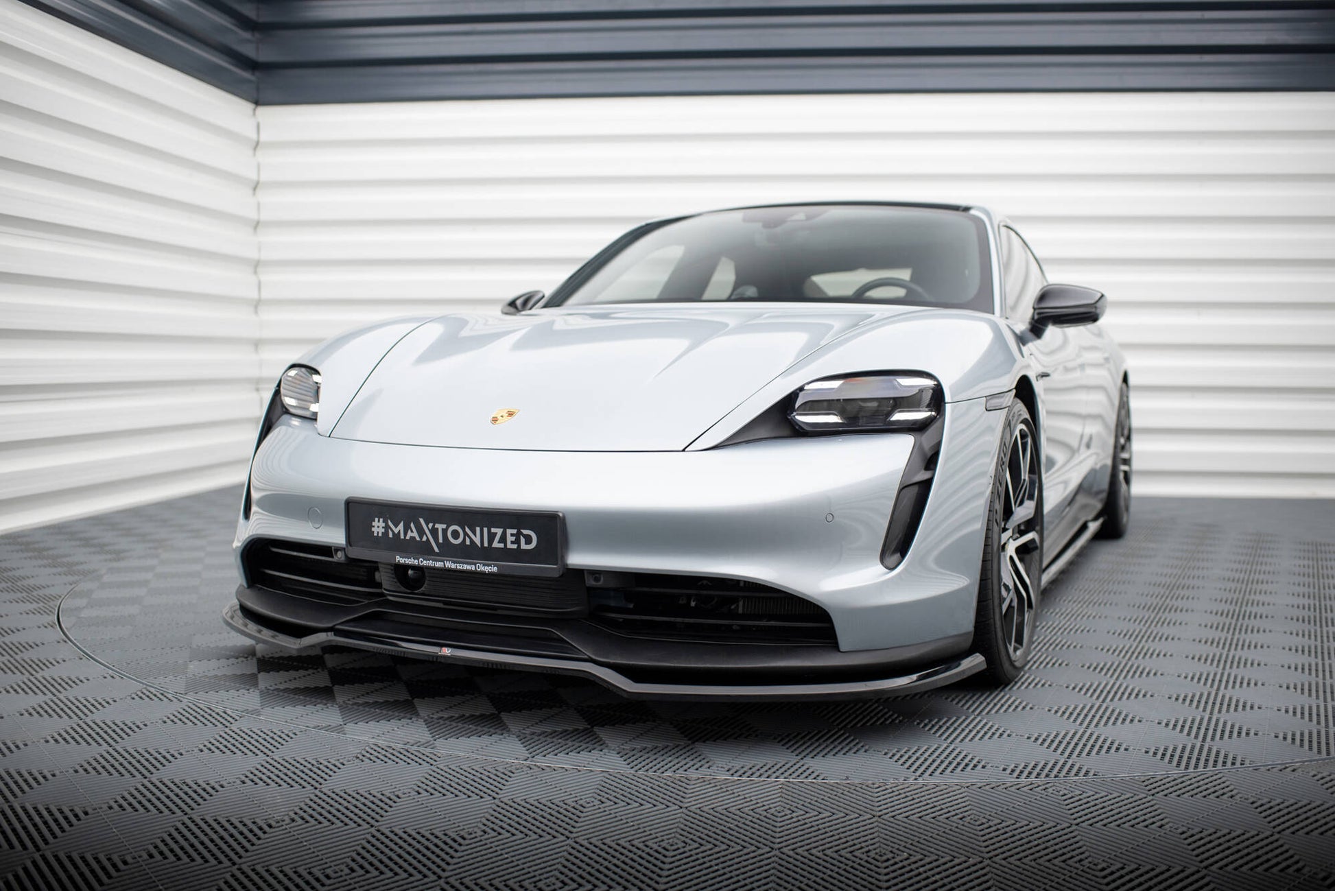 Front Ansatz für Porsche Taycan / Taycan 4 / Taycan 4S / Taycan GTS Mk1  schwarz Hochglanz