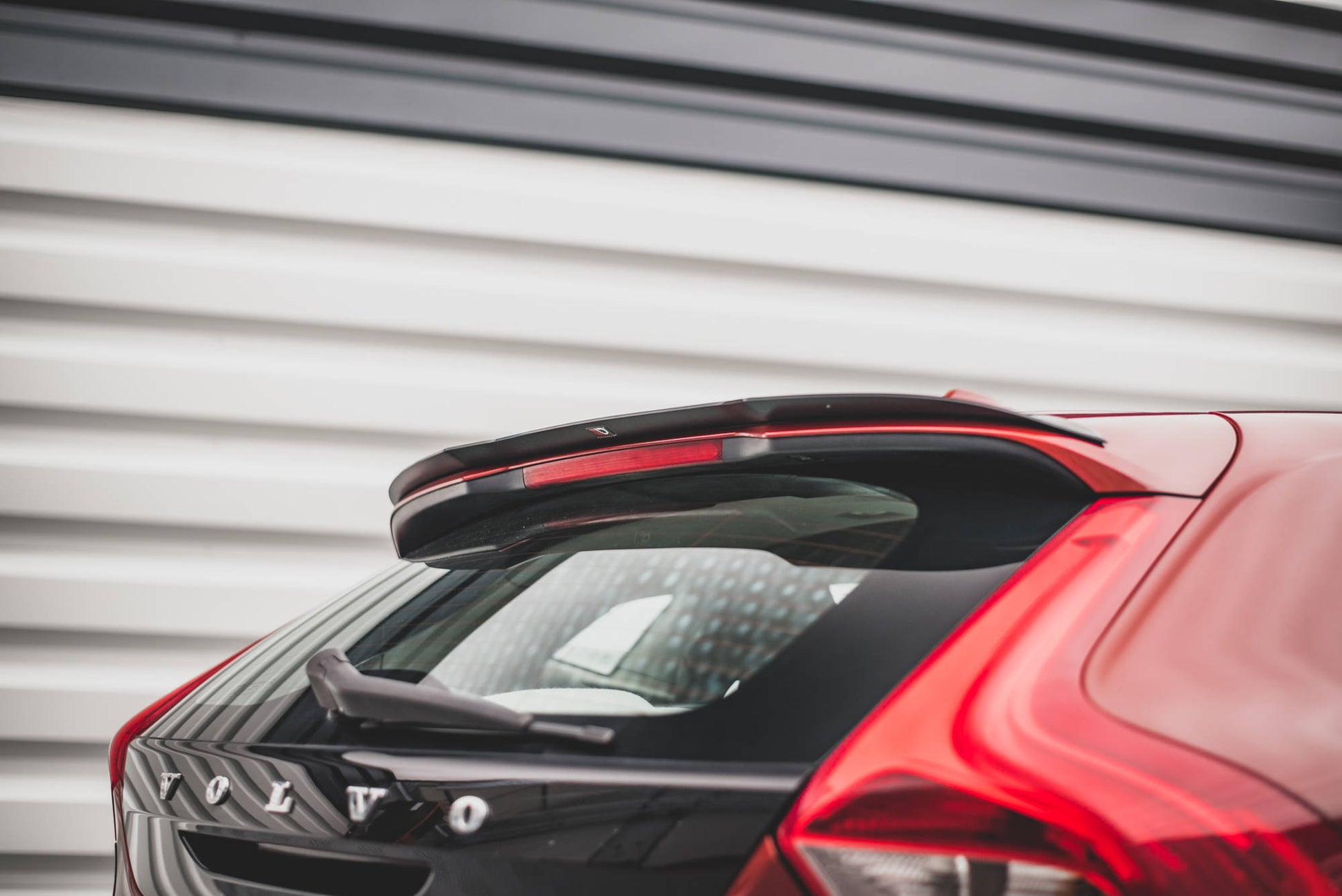 Spoiler CAP für Volvo V40 schwarz Hochglanz