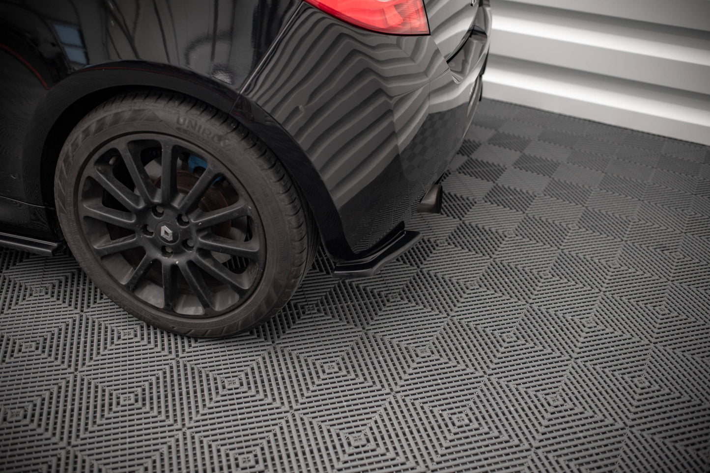 Heck Ansatz Flaps Diffusor für RENAULT CLIO III RS Carbon Look