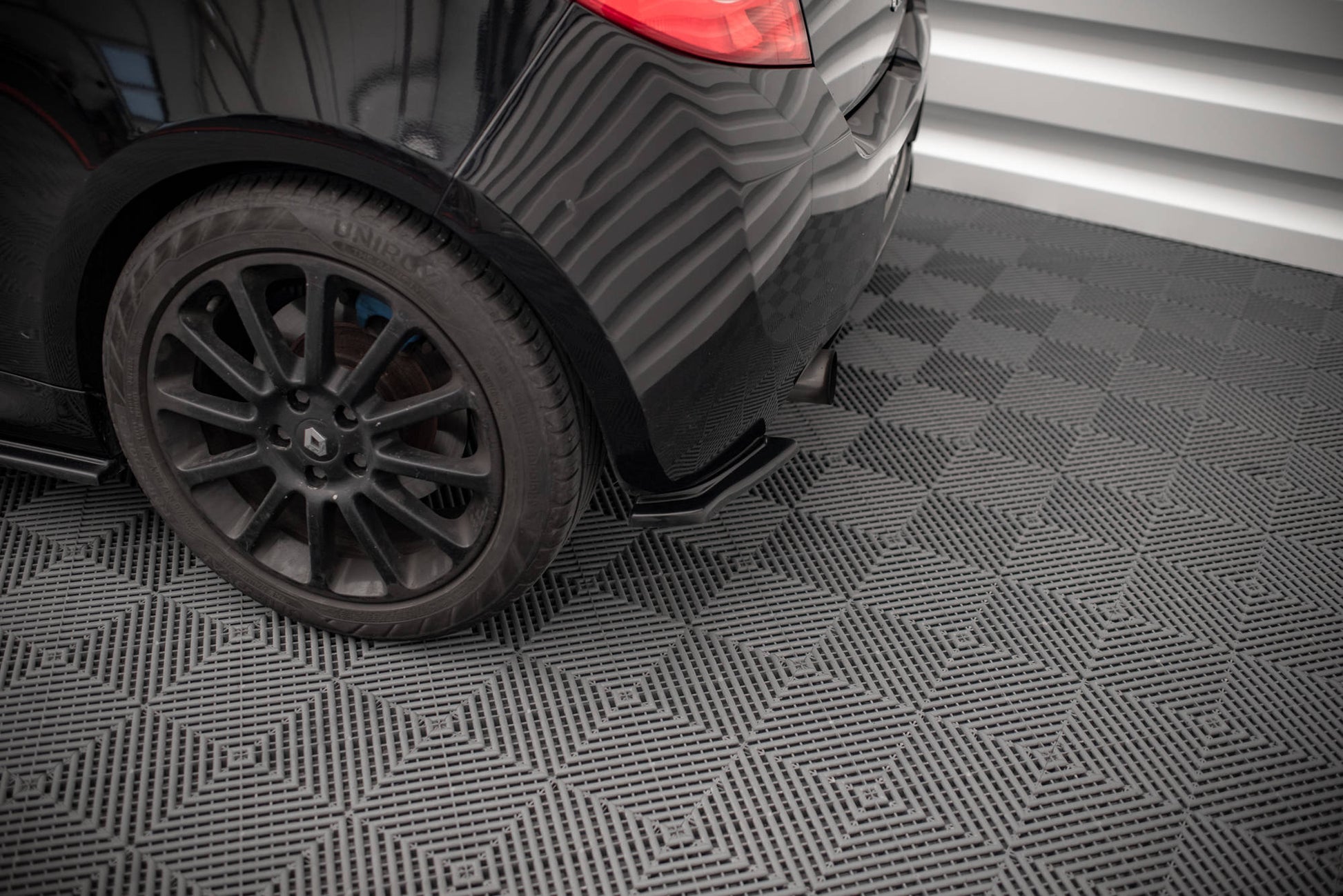 Heck Ansatz Flaps Diffusor für RENAULT CLIO III RS Carbon Look