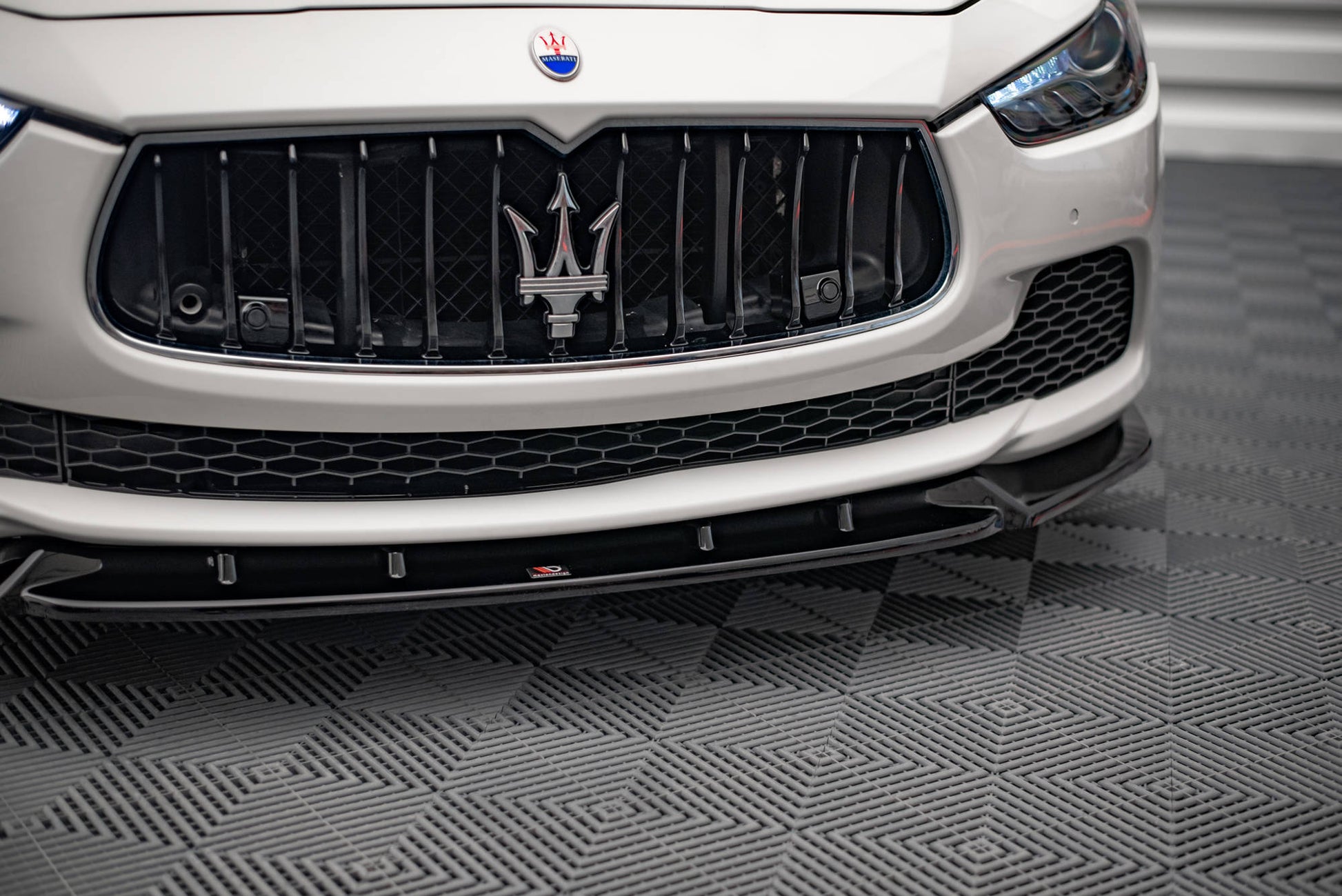 Front Ansatz V.2 für Maserati Ghibli Mk3 schwarz Hochglanz