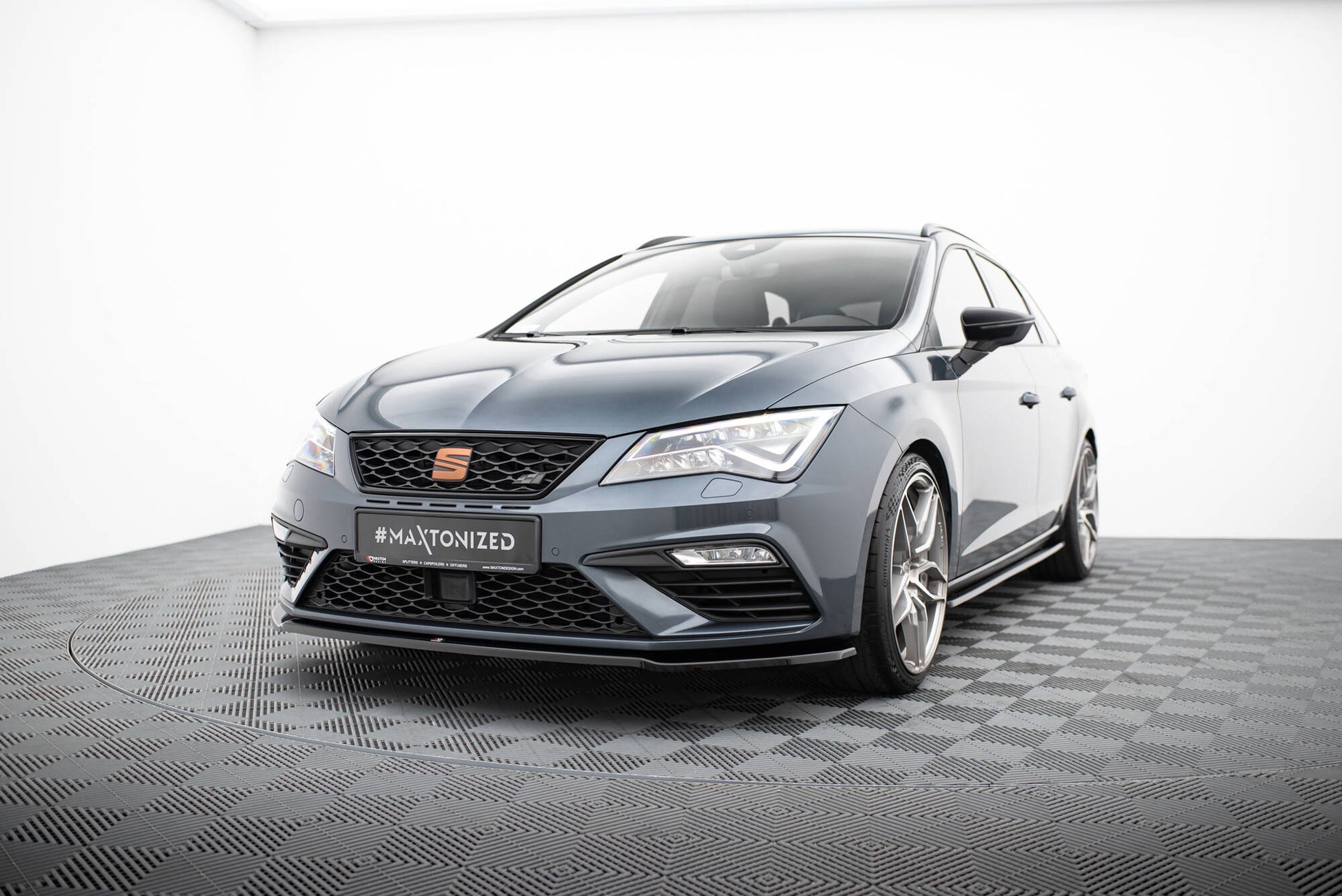 Front Ansatz V.2 für Seat Leon Cupra / FR Mk3 FL schwarz Hochglanz