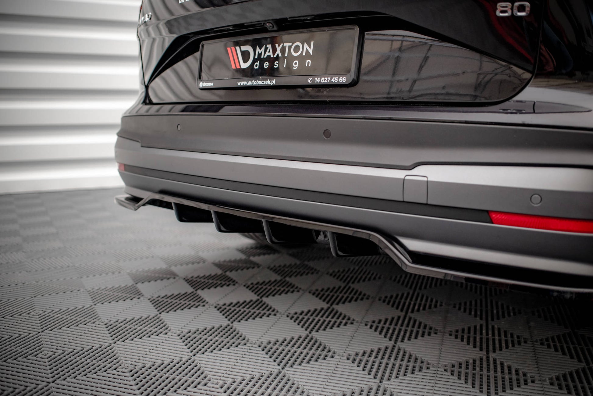 Mittlerer Cup Diffusor DTM Look Heck Ansatz für Skoda Enyaq iV schwarz Hochglanz
