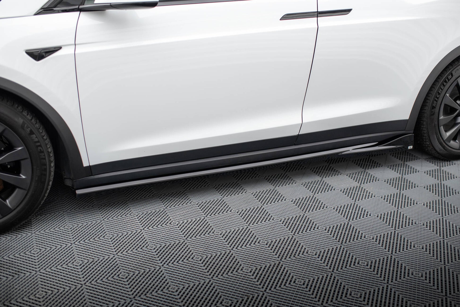 Seitenschweller Ansatz für Tesla Model X Mk1 Facelift schwarz Hochglanz
