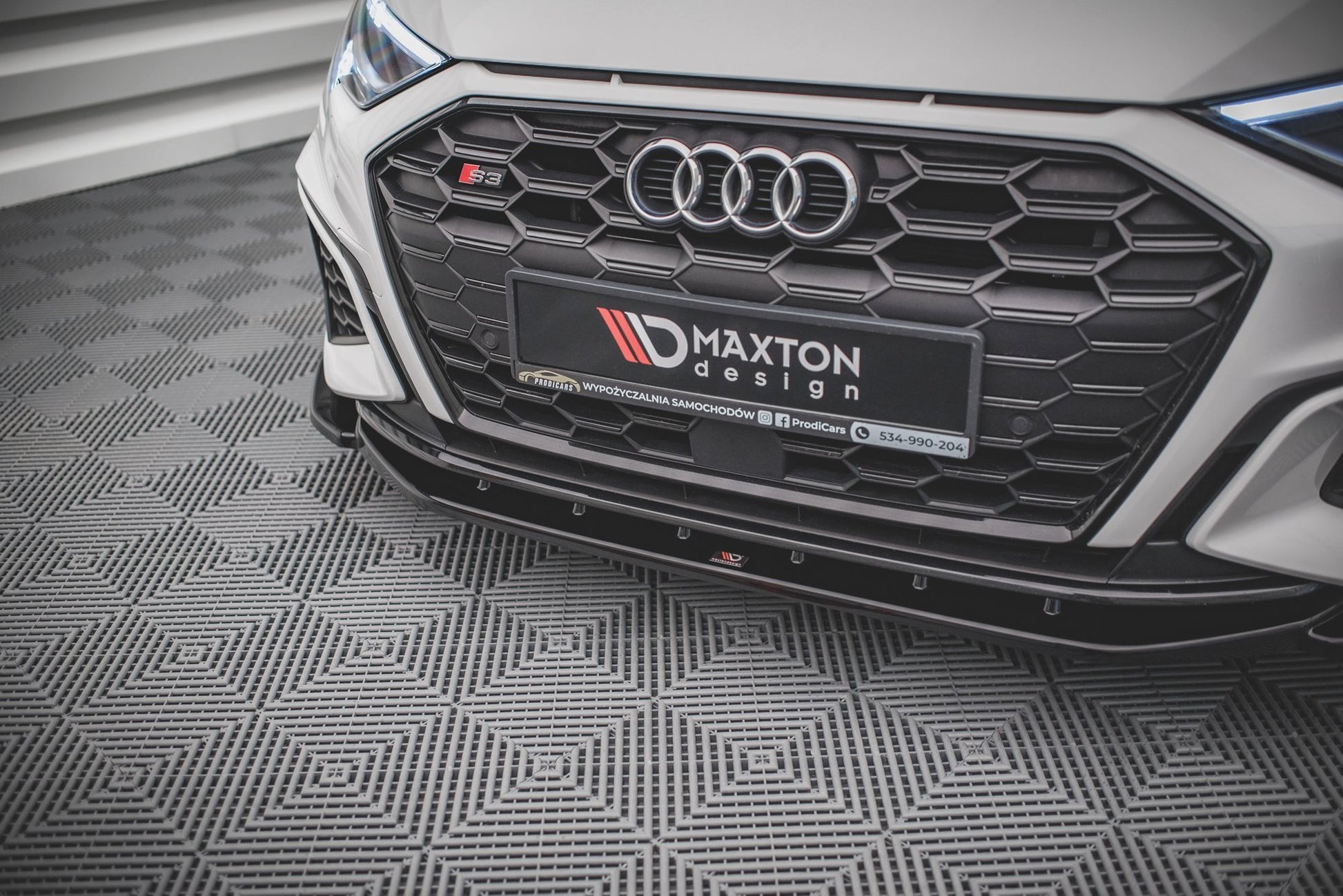 Front Ansatz V.4 für Audi S3 / A3 S-Line 8Y schwarz Hochglanz