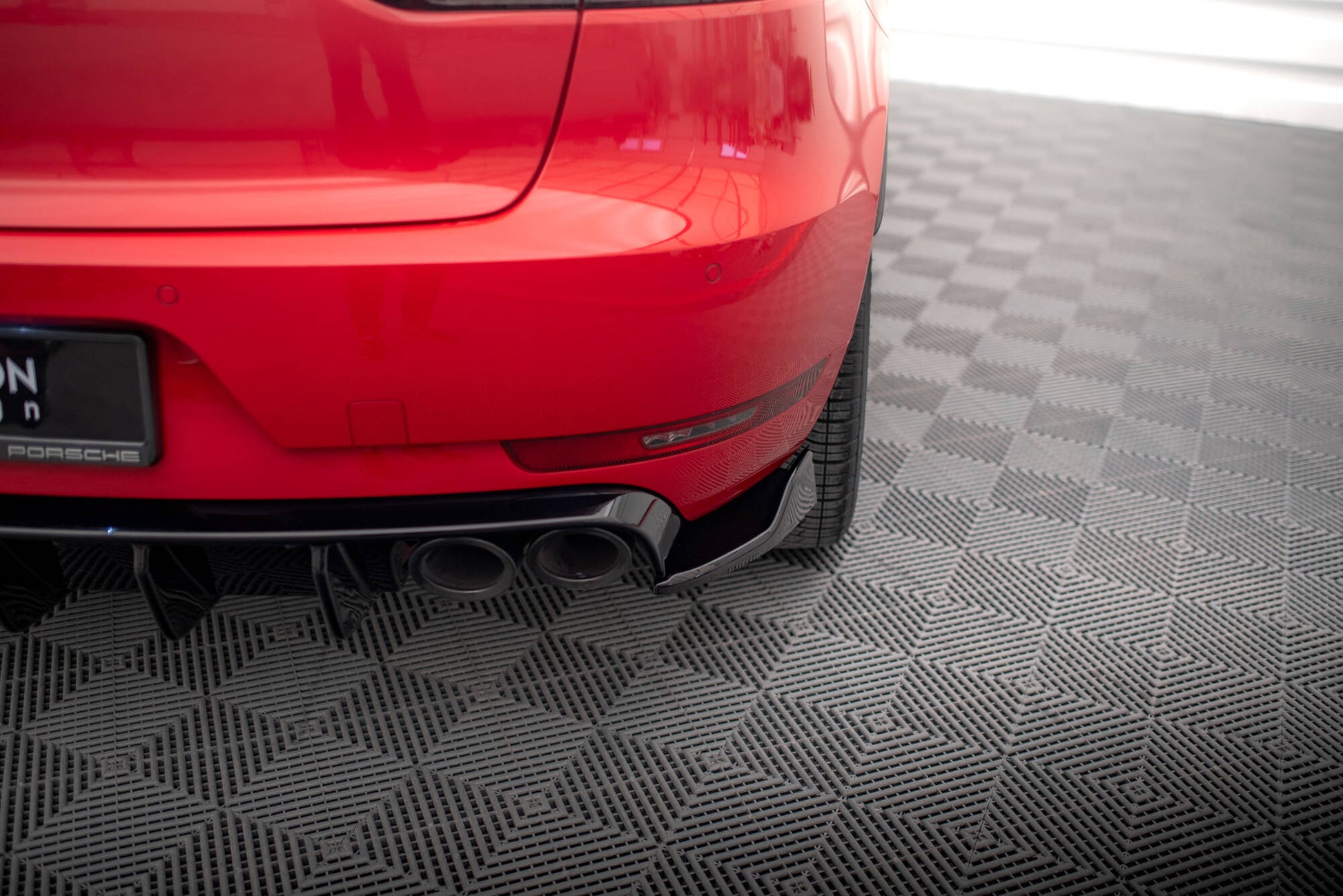 Diffusor Heck Ansatz für Porsche Macan Mk1  schwarz Hochglanz
