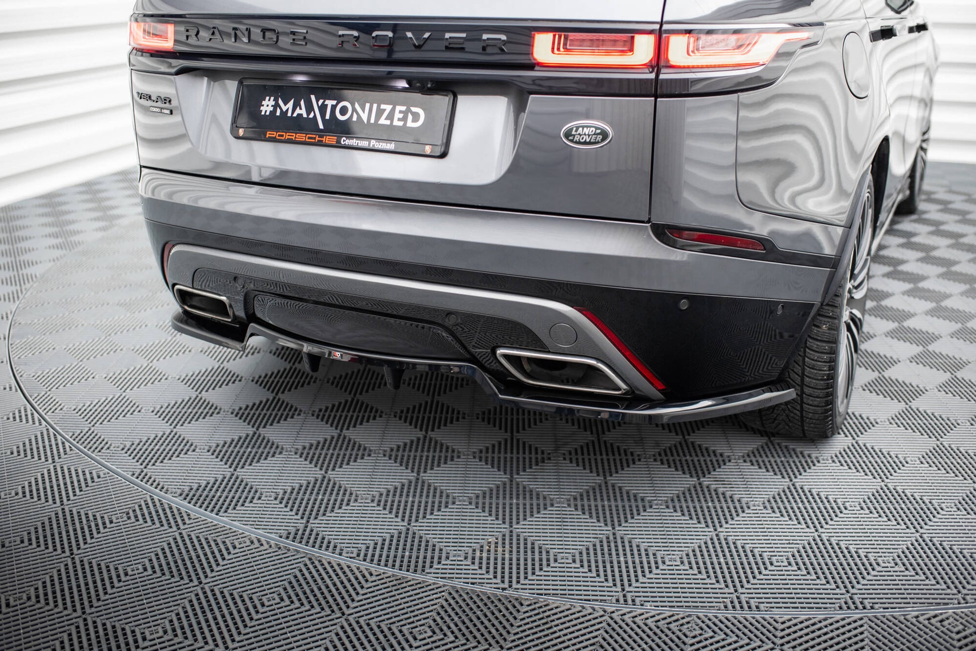 Mittlerer Cup Diffusor DTM Look Heck Ansatz für V.1 Land Rover Range Rover Velar R-Dynamic Mk1 schwarz Hochglanz