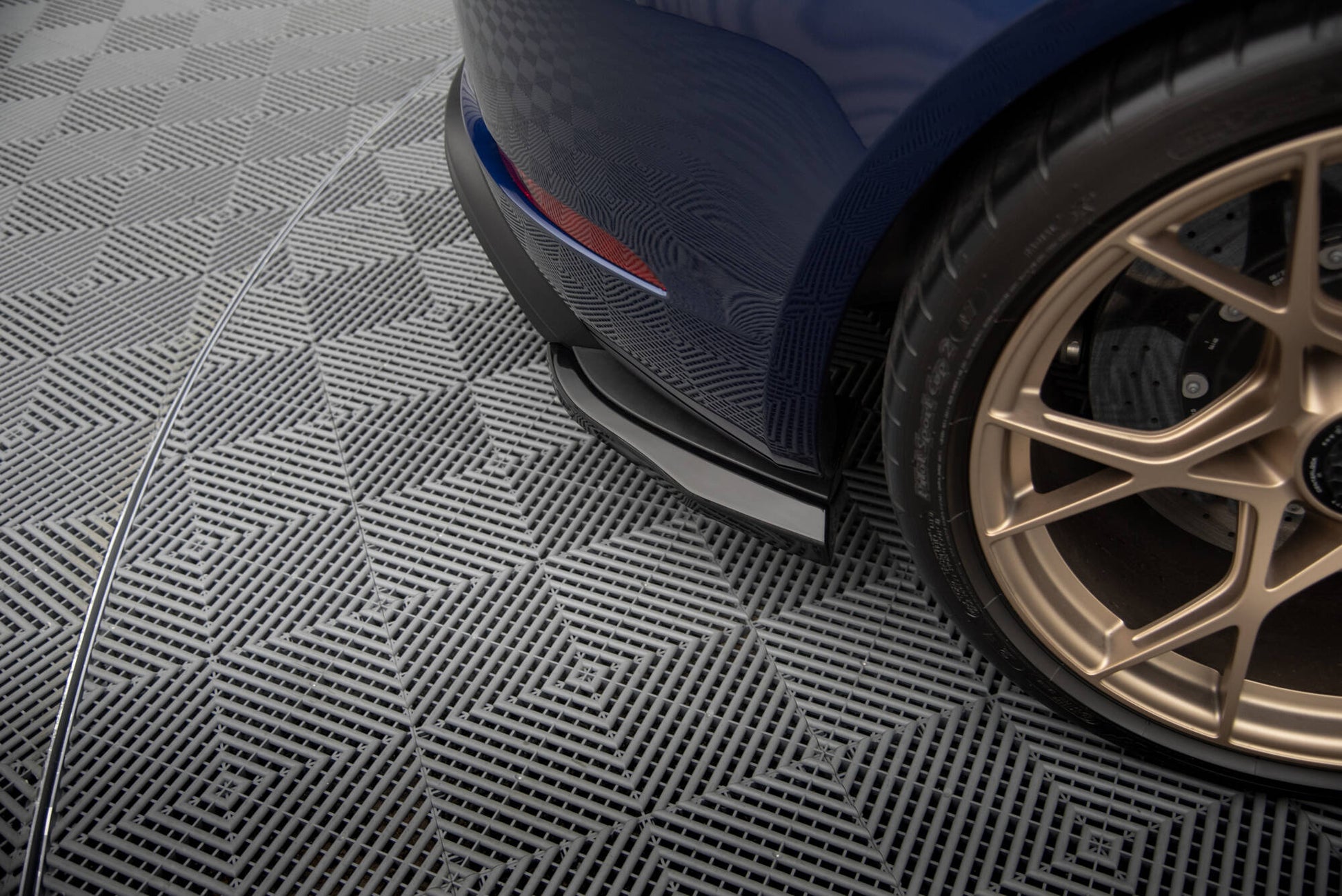 Heck Ansatz Flaps Diffusor für Porsche 718 Cayman GT4 RS 982c schwarz Hochglanz