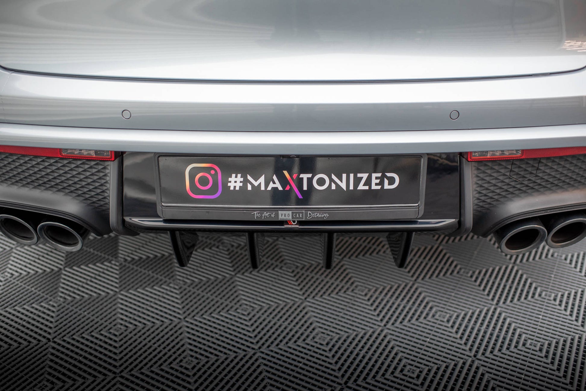 Diffusor Heck Ansatz für Porsche Macan Mk1 Facelift 2 schwarz Hochglanz