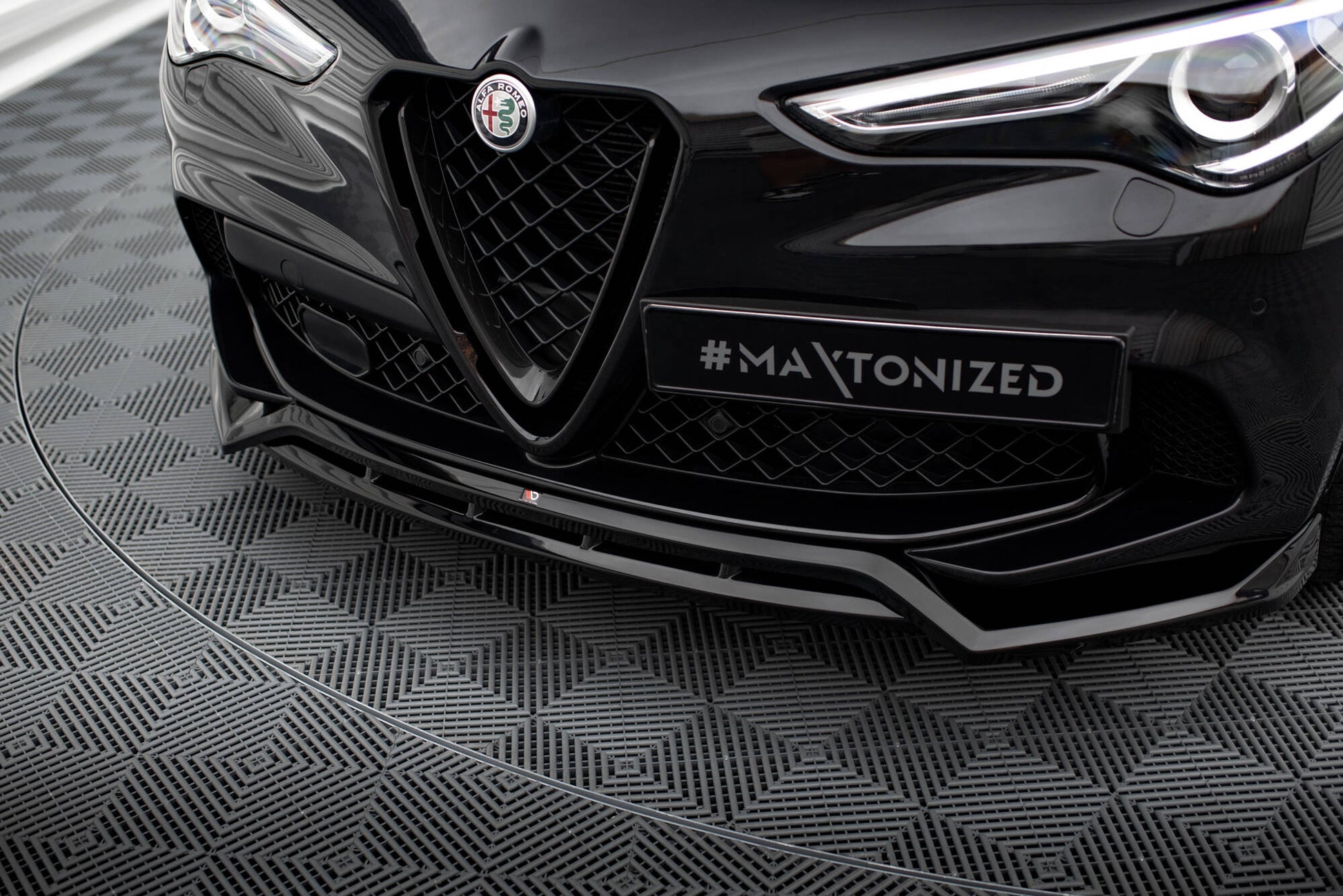 Front Ansatz für Alfa Romeo Stelvio Quadrifoglio Mk1 schwarz Hochglanz