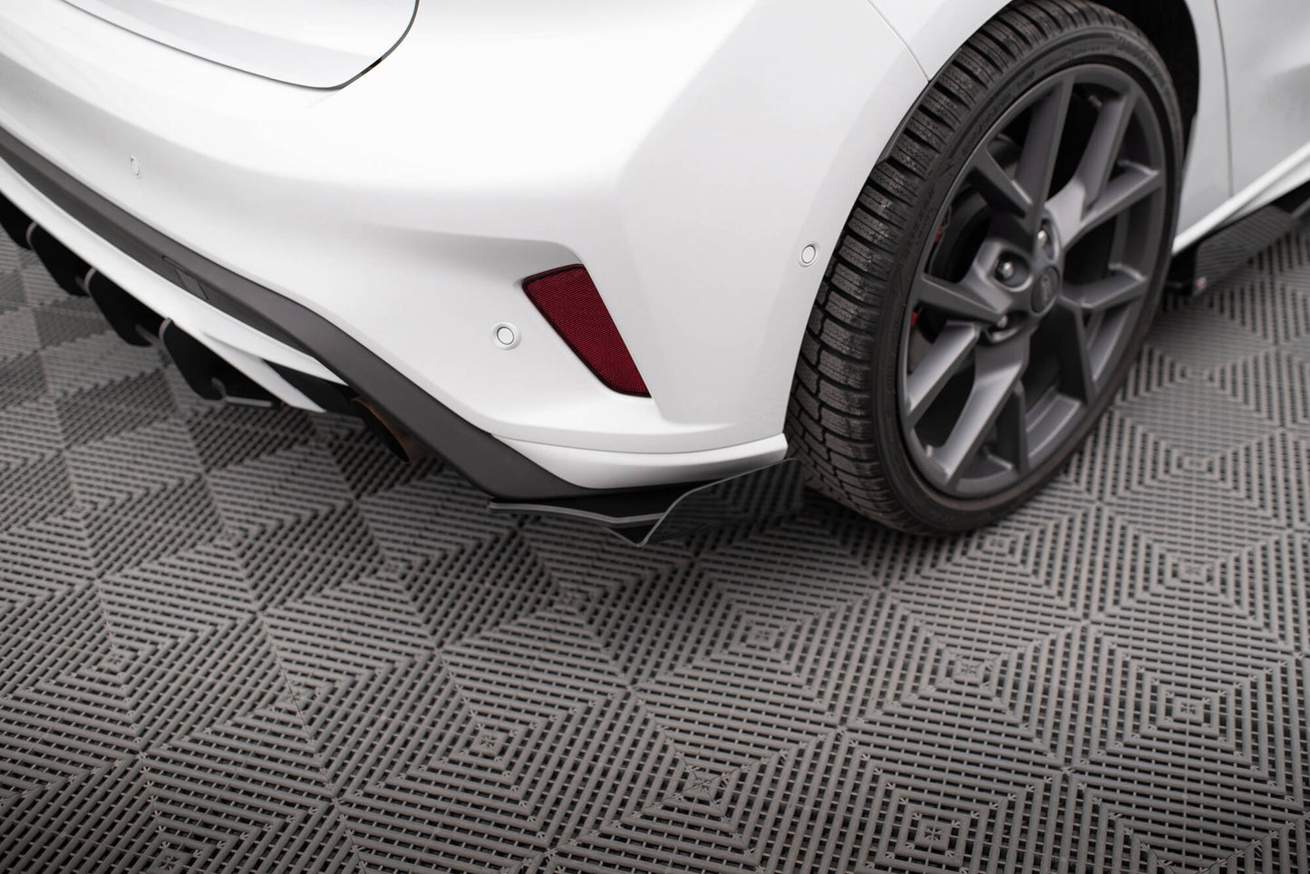Street Pro Heck Ansatz Flaps Diffusor + Flaps für Ford Focus ST Mk4 schwarz Hochglanz
