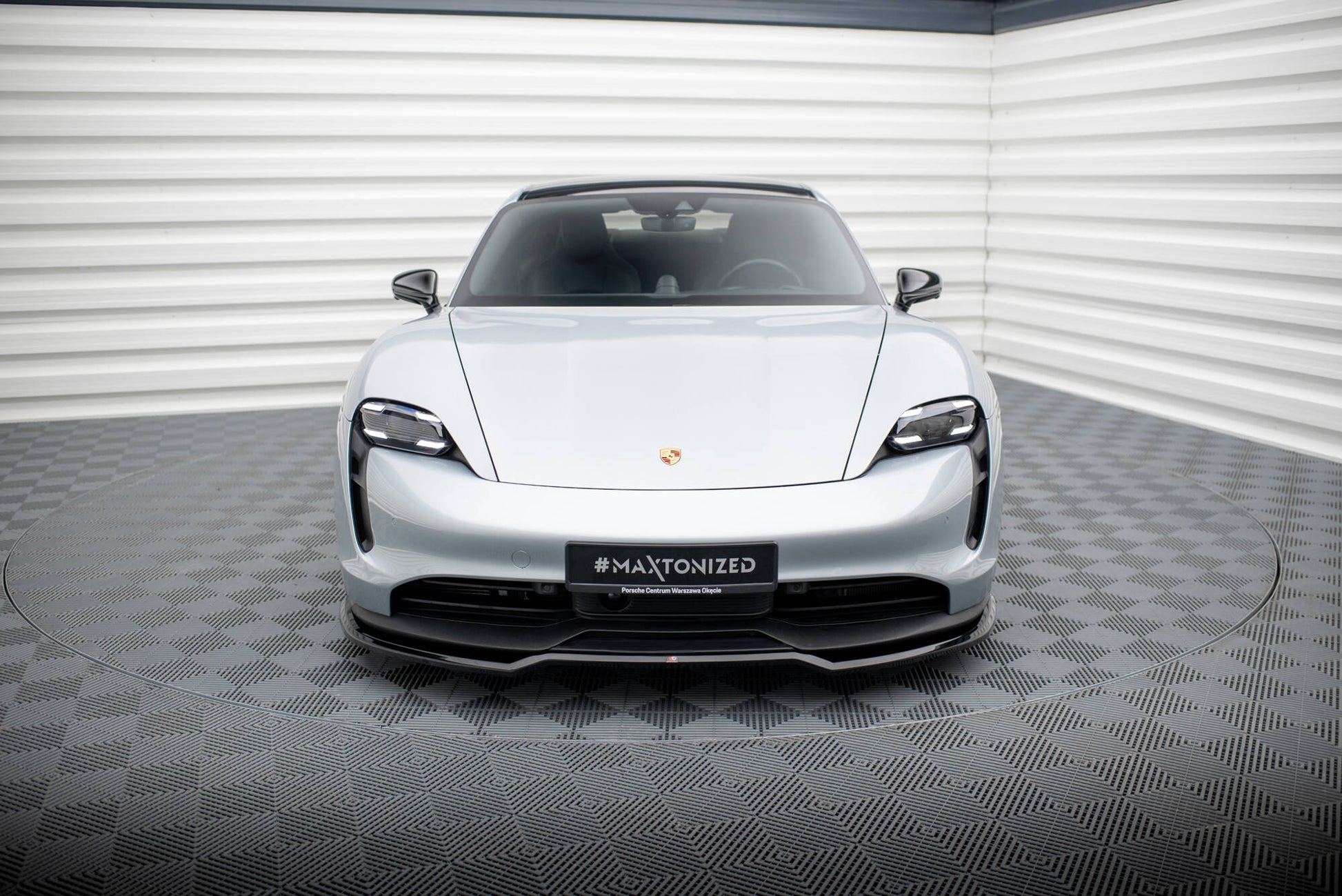 Front Ansatz für Porsche Taycan / Taycan 4 / Taycan 4S / Taycan GTS Mk1  schwarz Hochglanz
