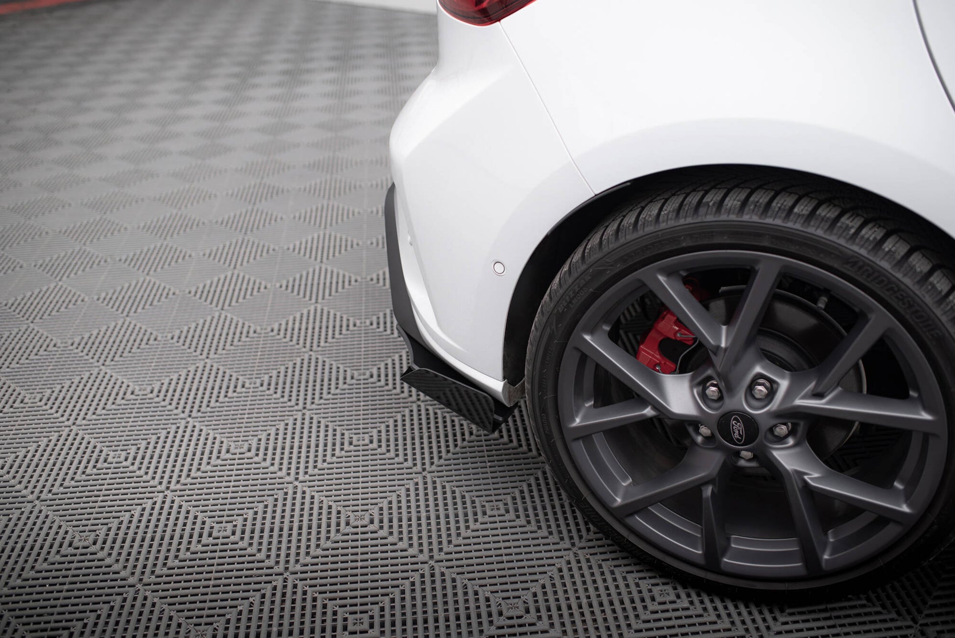 Street Pro Heck Ansatz Flaps Diffusor + Flaps für Ford Focus ST Mk4 schwarz Hochglanz
