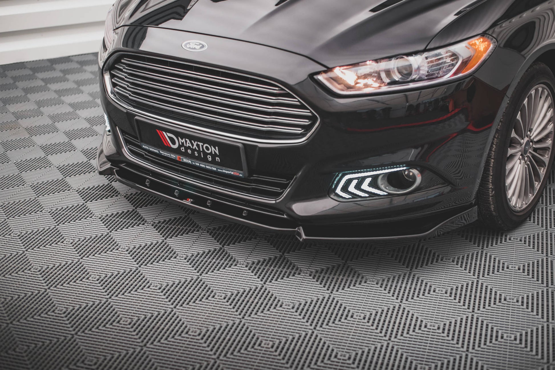 Front Ansatz für Ford Mondeo Mk5 schwarz Hochglanz