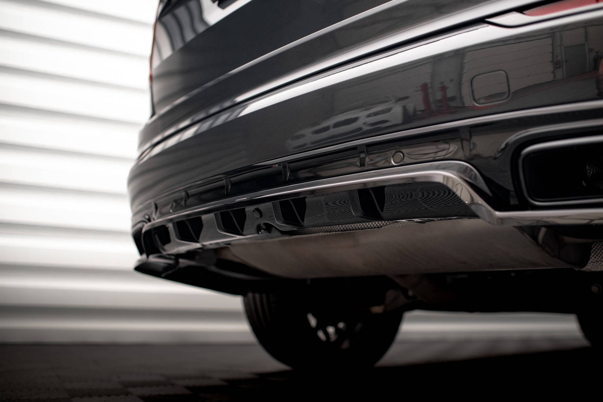 Mittlerer Cup Diffusor DTM Look Heck Ansatz für Volvo XC90 R-Design Mk2 Facelift schwarz Hochglanz