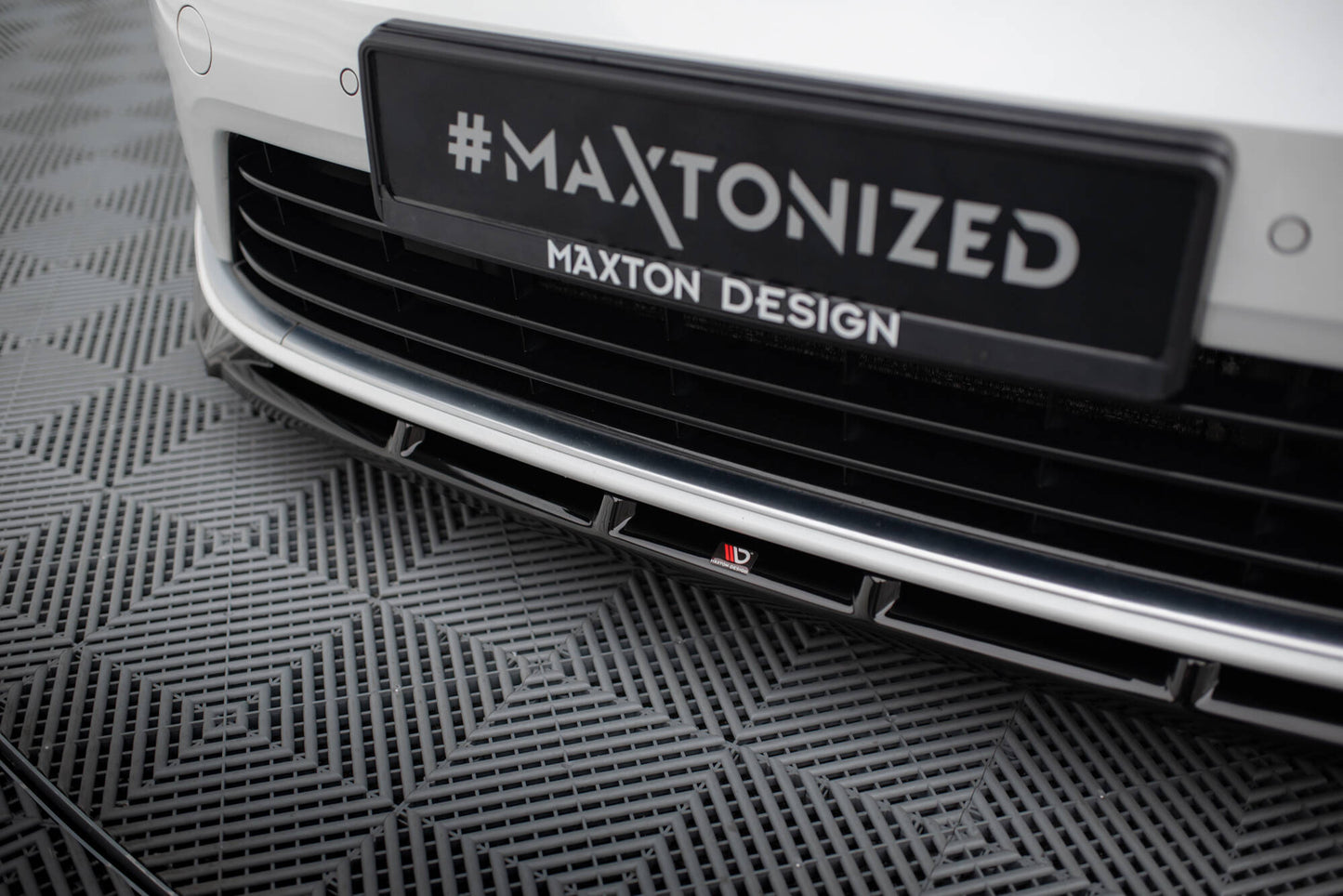 Front Ansatz V.5 für VW Golf R / R-Line Mk7 schwarz Hochglanz