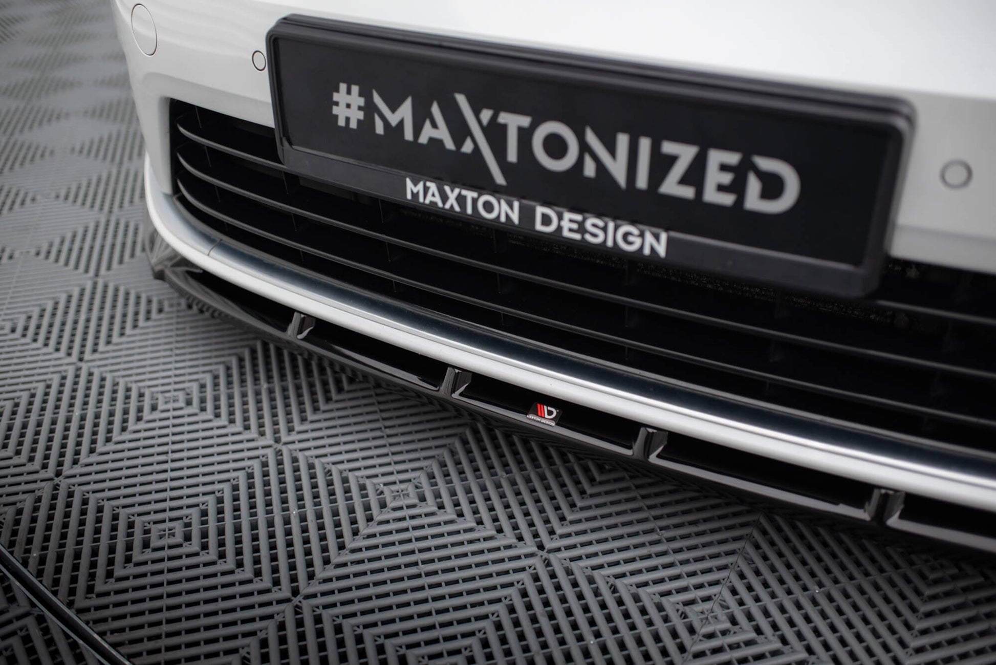 Front Ansatz V.5 für VW Golf R / R-Line Mk7 schwarz Hochglanz
