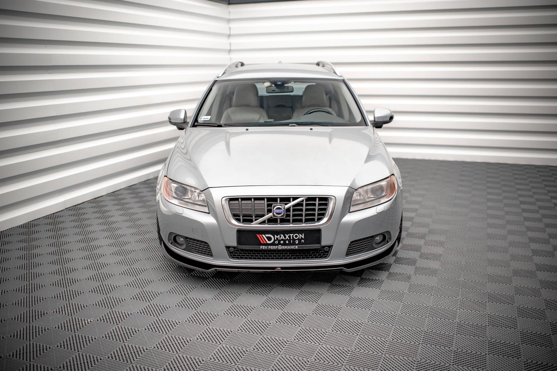Front Ansatz V.2 für Volvo V70 Mk3 schwarz Hochglanz