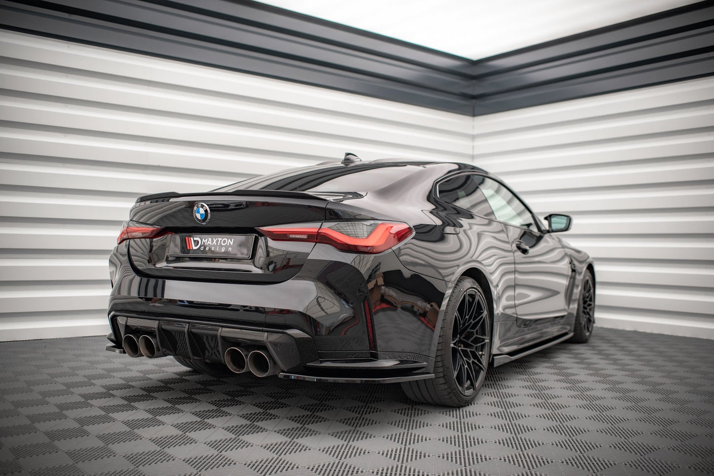Heck Ansatz Flaps Diffusor V.1 für BMW M4 G82 / G82 Facelift schwarz Hochglanz