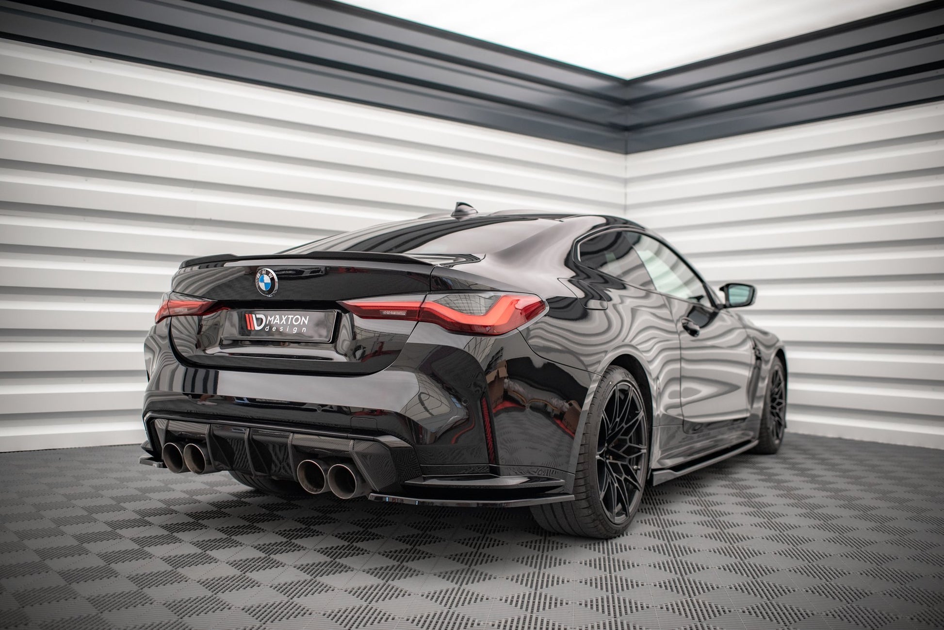 Heck Ansatz Flaps Diffusor V.1 für BMW M4 G82 / G82 Facelift schwarz Hochglanz