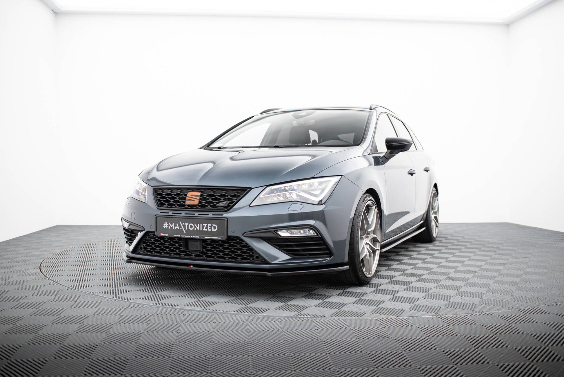 Front Ansatz V.4 für Seat Leon Cupra / FR Mk3 FL schwarz Hochglanz