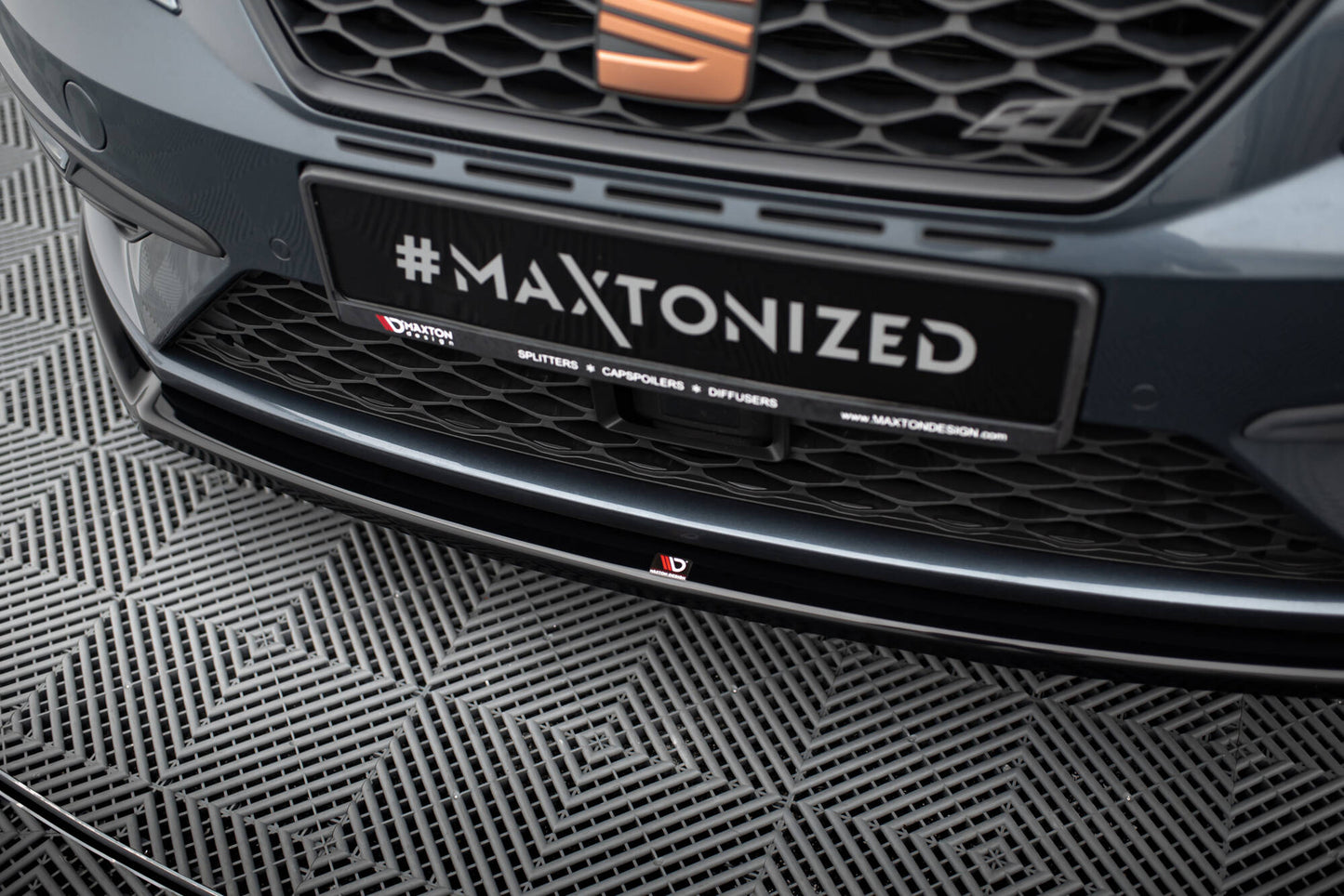Front Ansatz V.2 für Seat Leon Cupra / FR Mk3 FL schwarz Hochglanz
