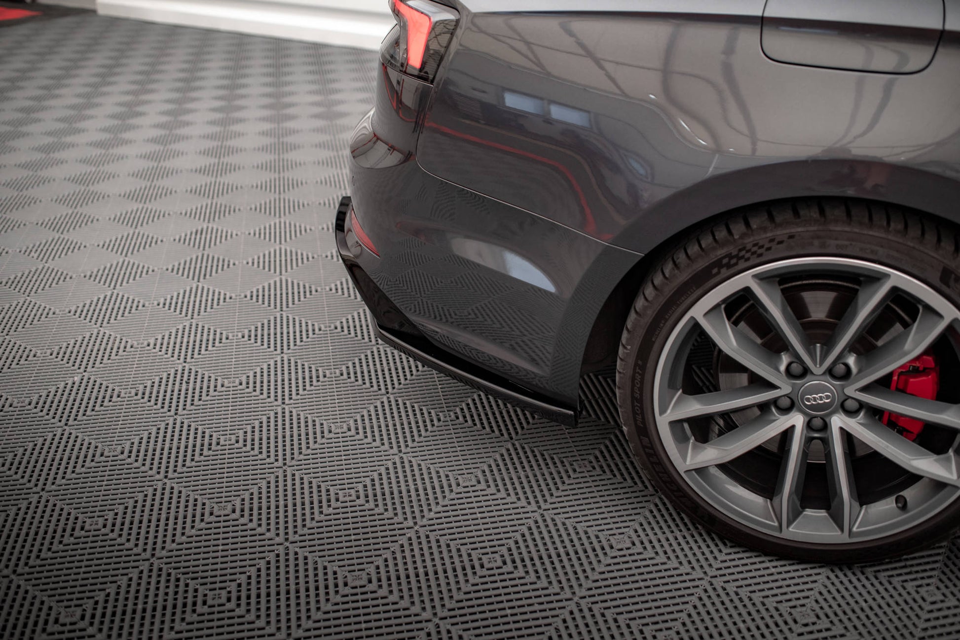 Heck Ansatz Flaps Diffusor für Audi S5 Coupe / Sportback F5 schwarz Hochglanz