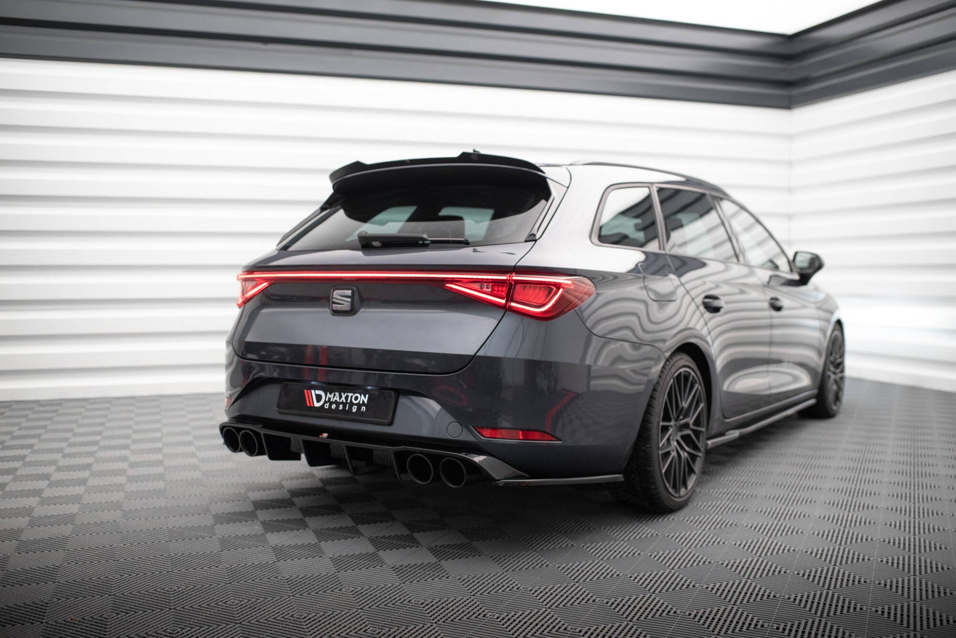 Diffusor Heck Ansatz + Endrohre für Seat Leon ST FR Mk4