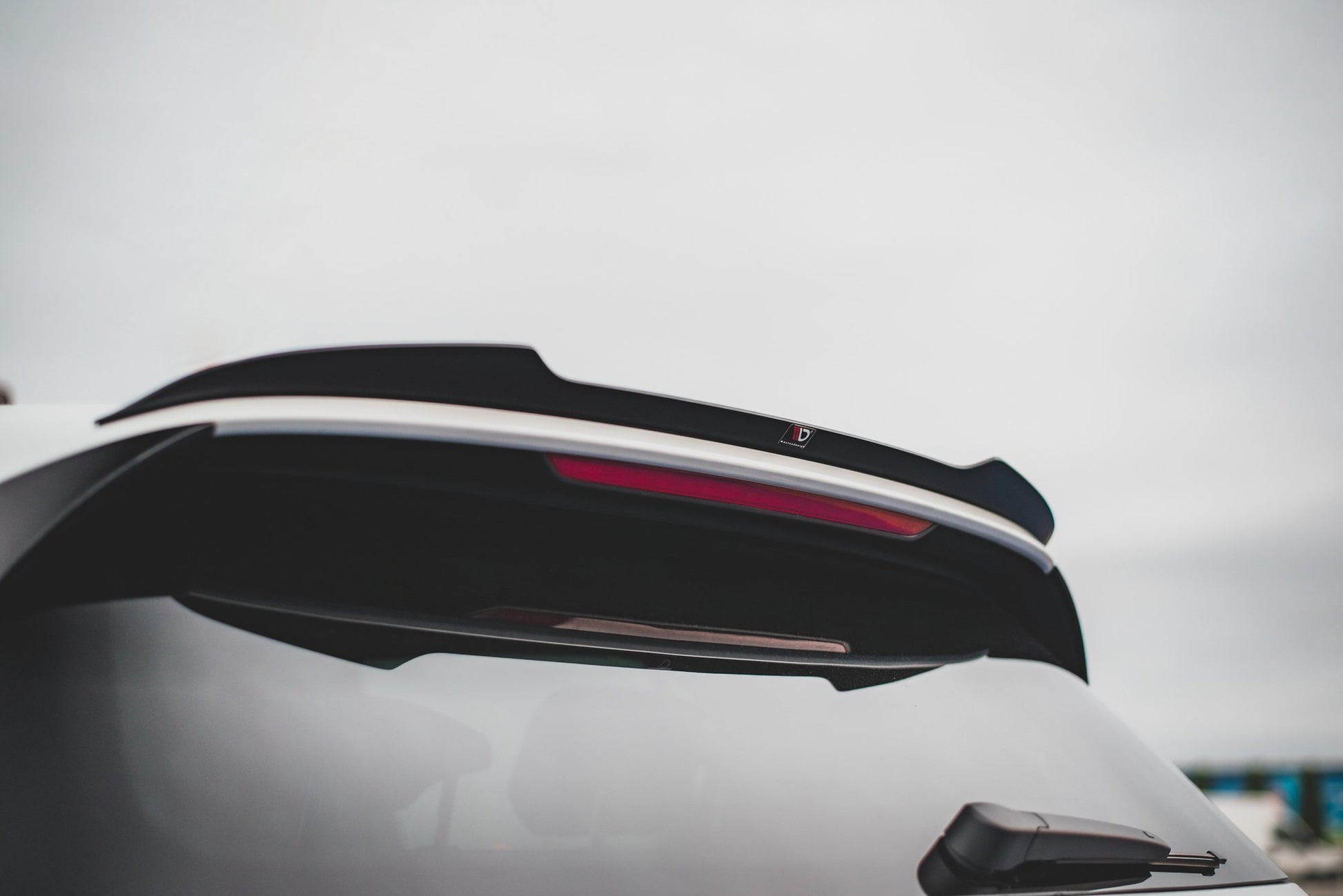 Spoiler CAP V.1 für VW Golf GTI / GTE / GTD / R-Line / R Mk8 schwarz Hochglanz