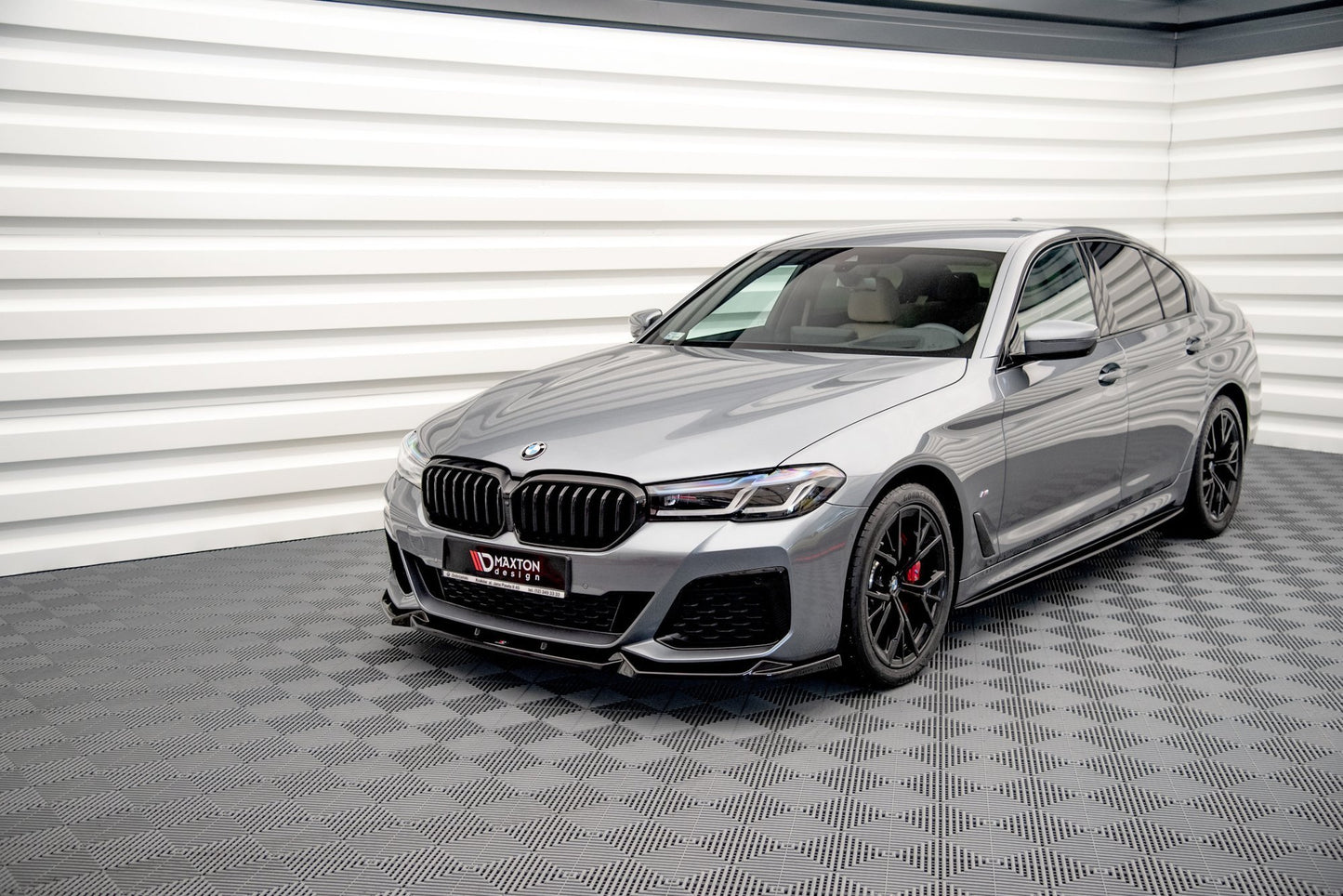 Front Ansatz V.1 für BMW 5er M-Paket / M550i / M550d G30 Facelift  schwarz Hochglanz