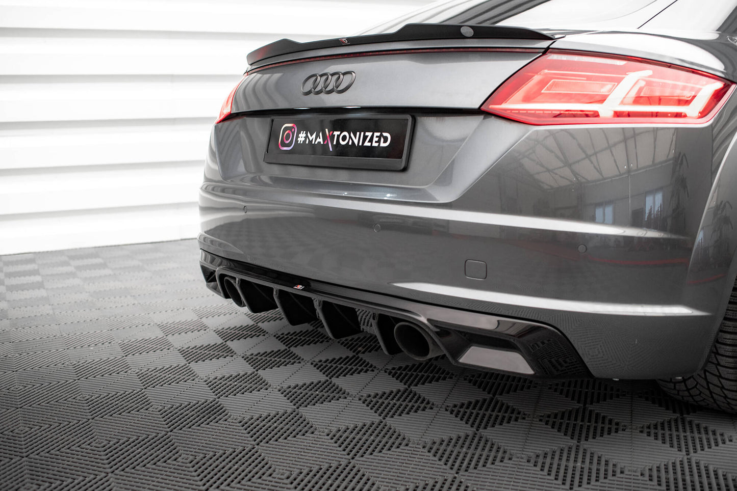 Diffusor Heck Ansatz für Audi TT S-Line 8S schwarz Hochglanz