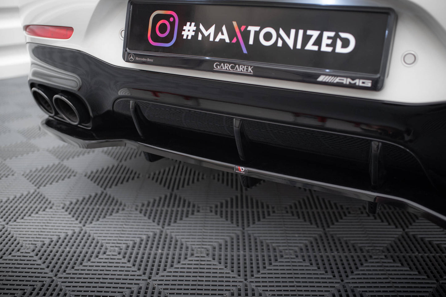 Mittlerer Cup Diffusor DTM Look Heck Ansatz für Mercedes-AMG GT 43 4 Door Coupe V8 Styling Package schwarz Hochglanz
