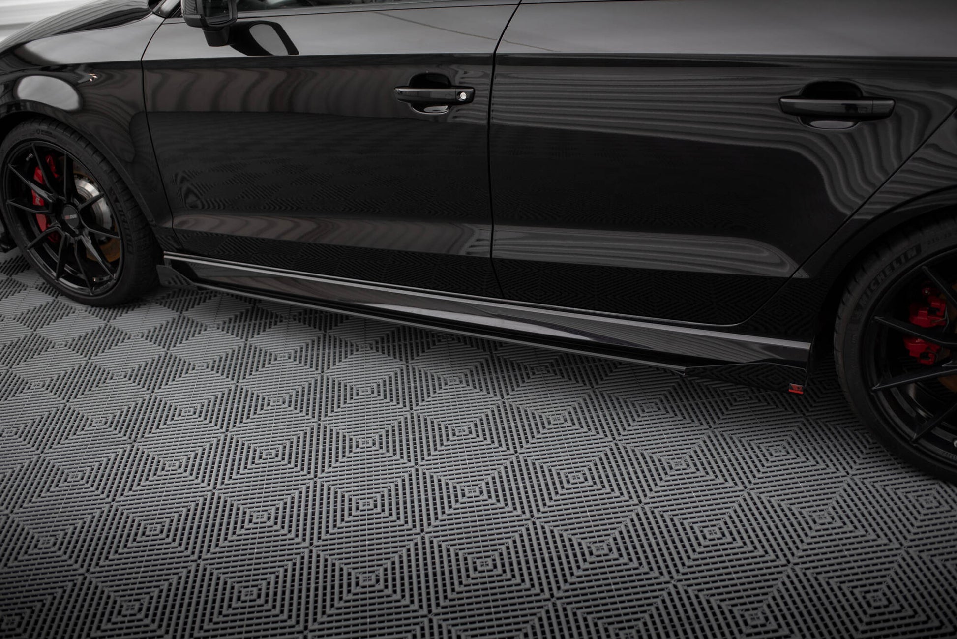 Street Pro Seitenschweller Ansatz für V.1 für + Flaps Audi RS3 Limousine 8V Facelift schwarz Hochglanz