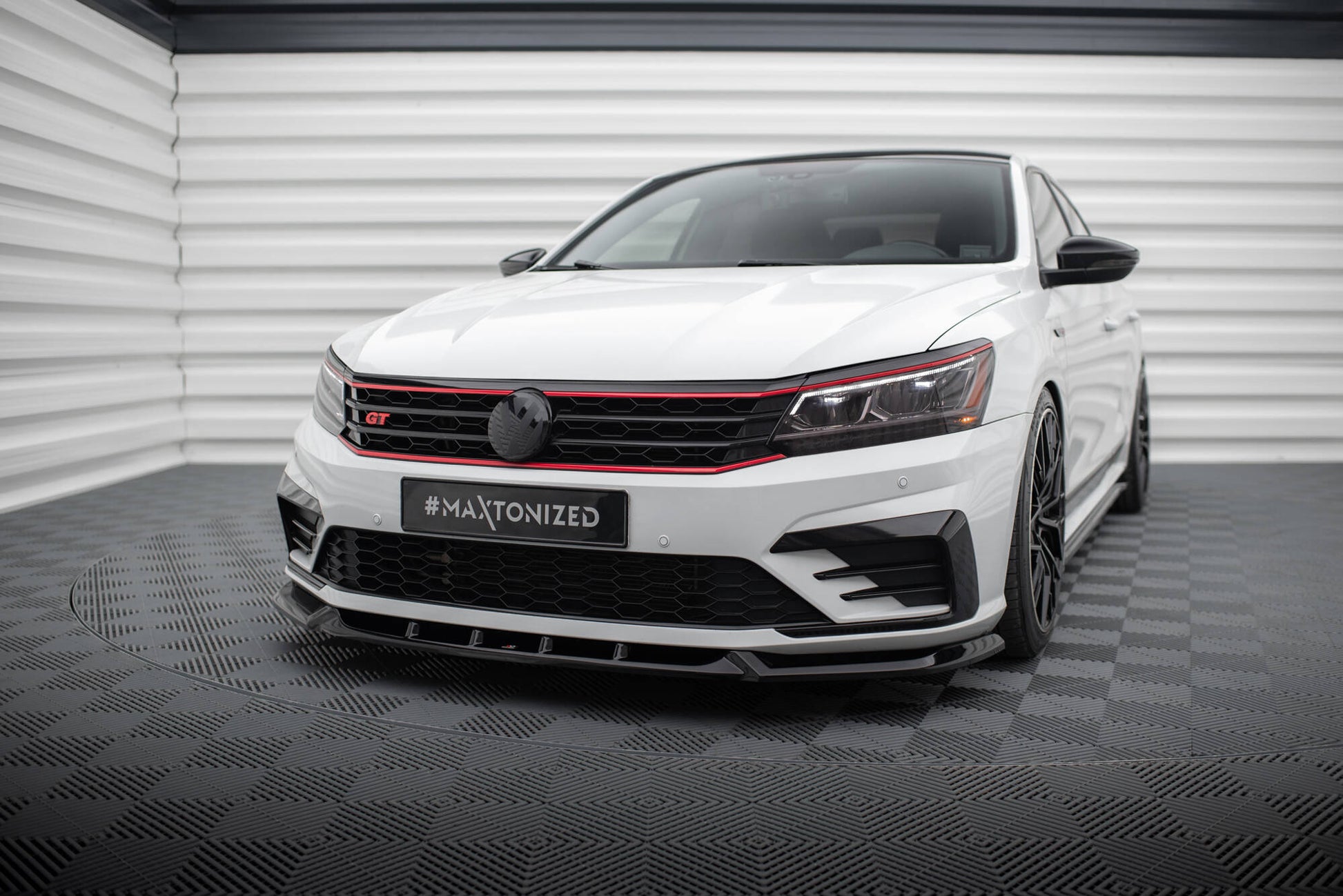 Front Ansatz V.1 für VW Passat GT B8 Facelift USA schwarz Hochglanz
