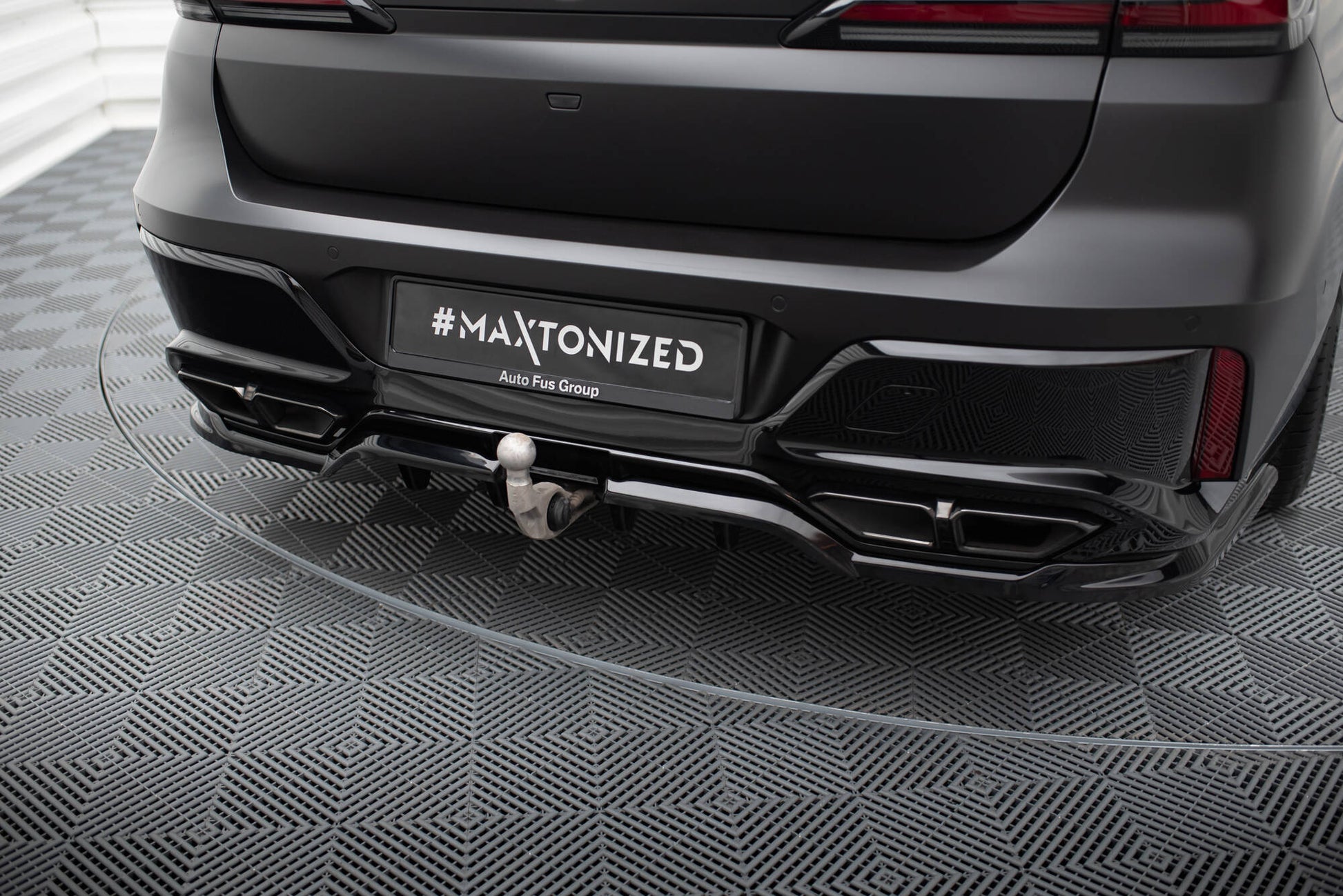 Mittlerer Cup Diffusor DTM Look Heck Ansatz für BMW M760e G70 schwarz Hochglanz
