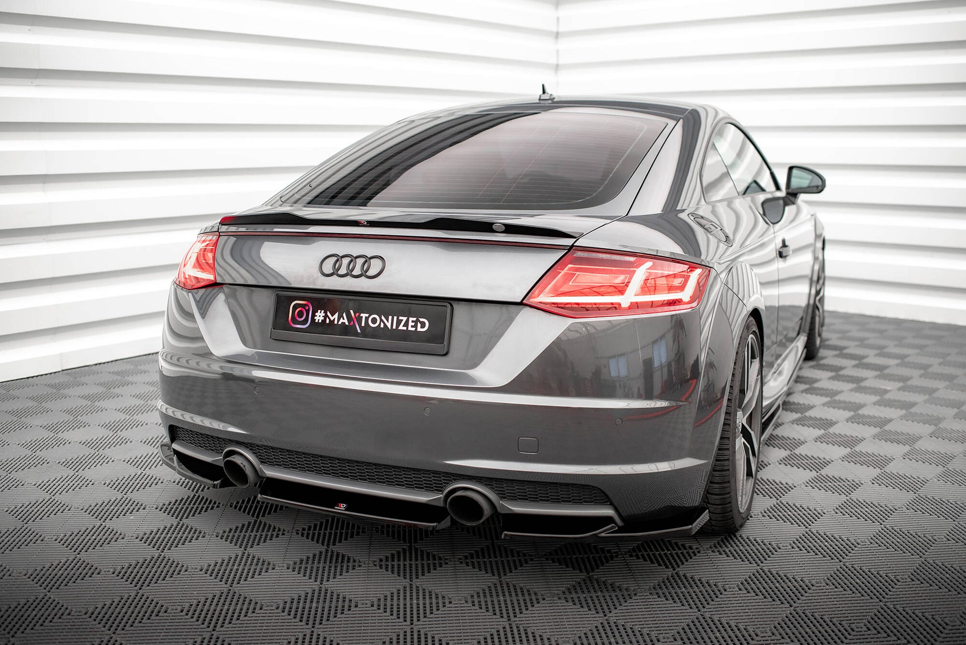 Heckansatz Audi TT S-Line 8S schwarz Hochglanz