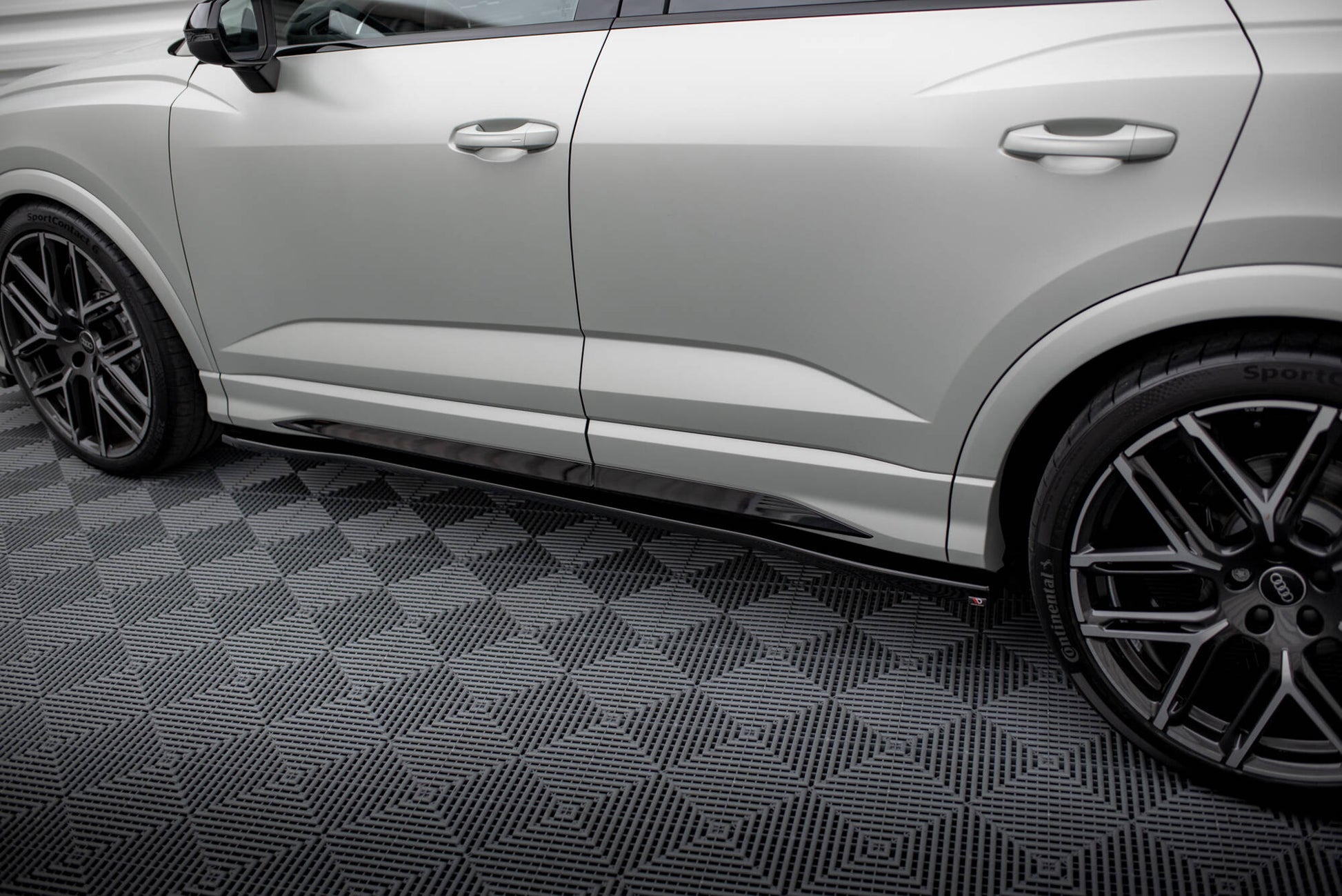 Seitenschweller Ansatz V.2 für Audi Q3 S-Line / RSQ3 F3 schwarz Hochglanz
