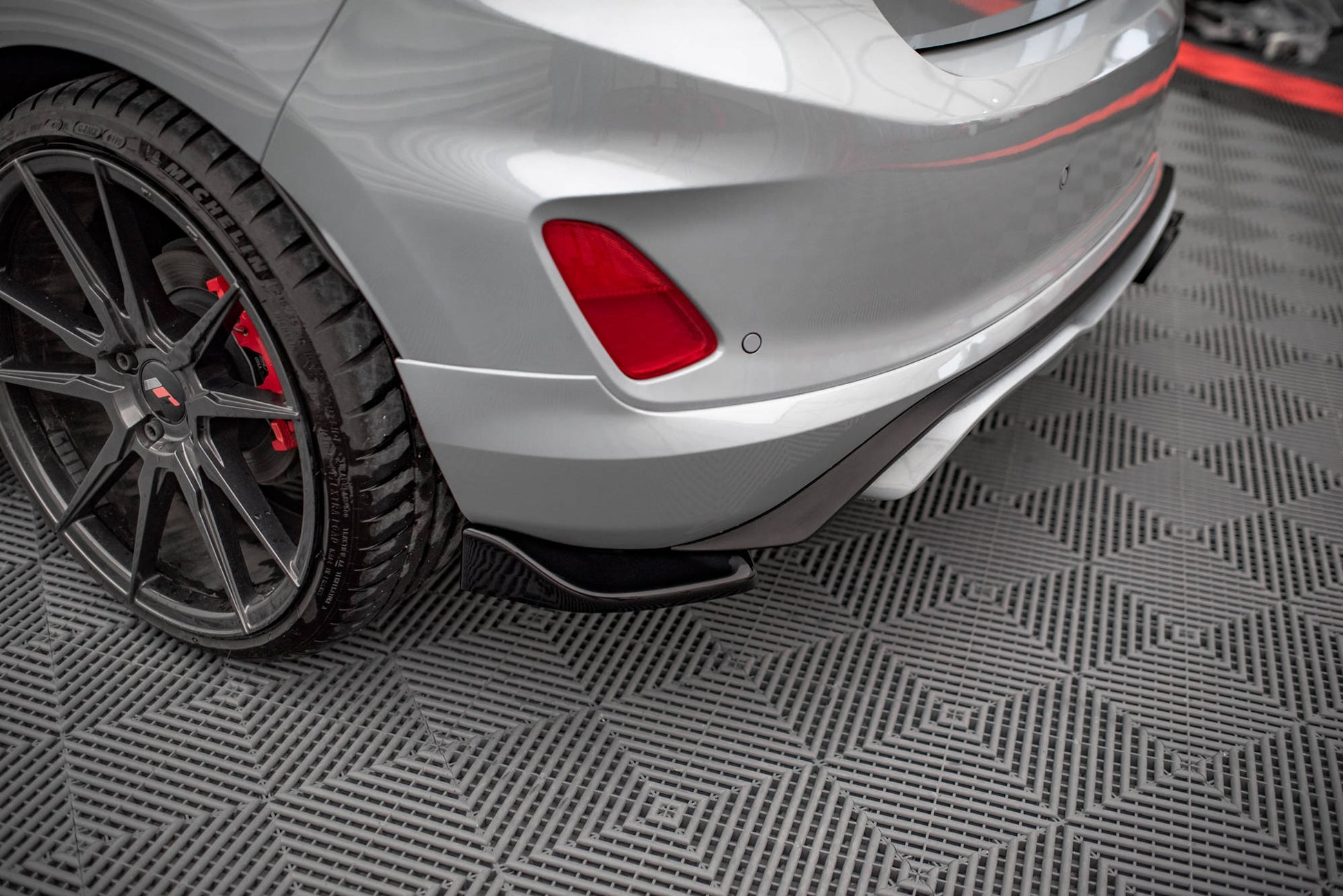 Heck Ansatz Flaps Diffusor V.1 für Ford Fiesta ST Mk8 schwarz Hochglanz