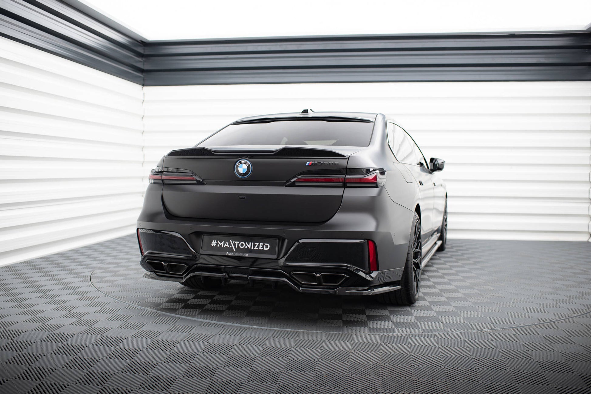 Mittlerer Cup Diffusor DTM Look Heck Ansatz für BMW M760e G70 schwarz Hochglanz