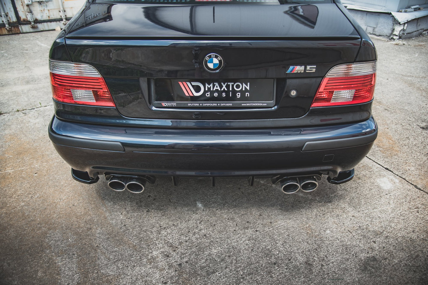 Heck Ansatz Flaps Diffusor für BMW M5  / 5 M-Paket E39 schwarz Hochglanz