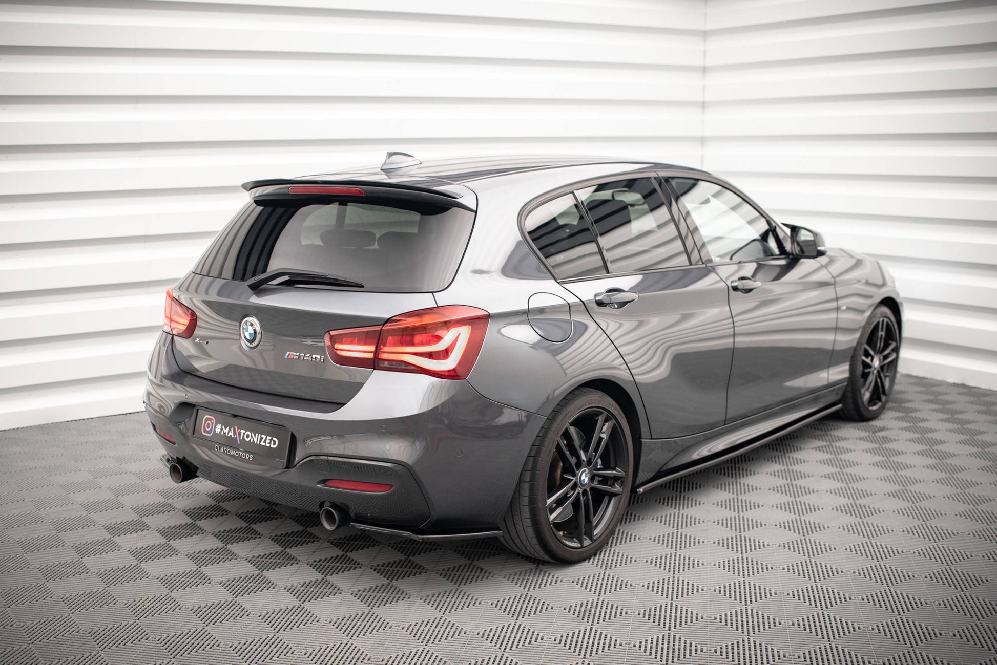 Heck Ansatz Flaps Diffusor für BMW 1er F20/F21 M-Power Facelift Carbon Look
