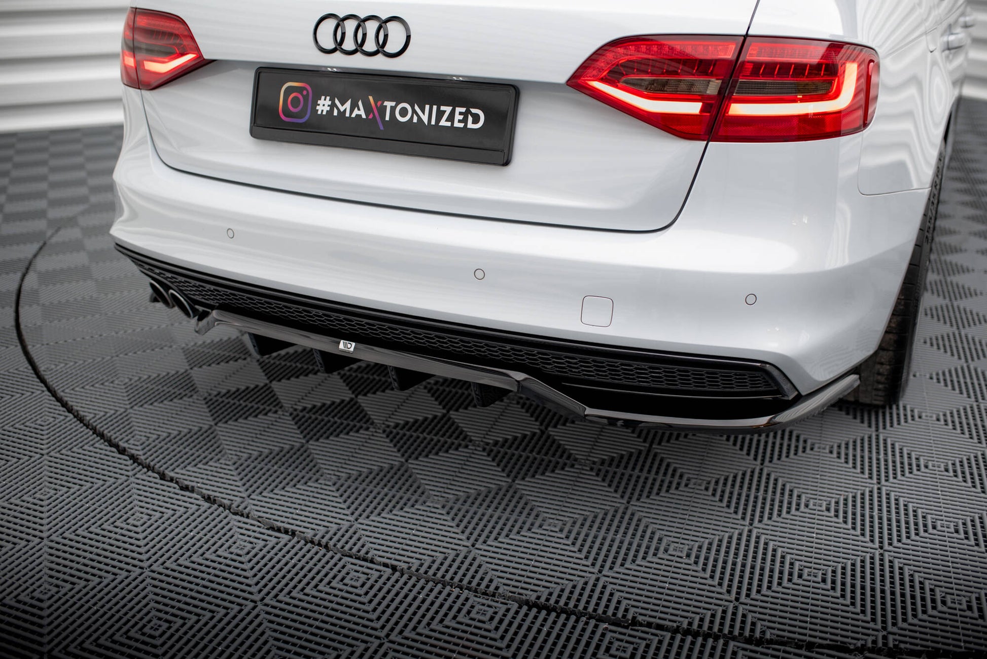 Mittlerer Cup Diffusor DTM Look Heck Ansatz für Audi A4 Competition B8 Facelift schwarz Hochglanz