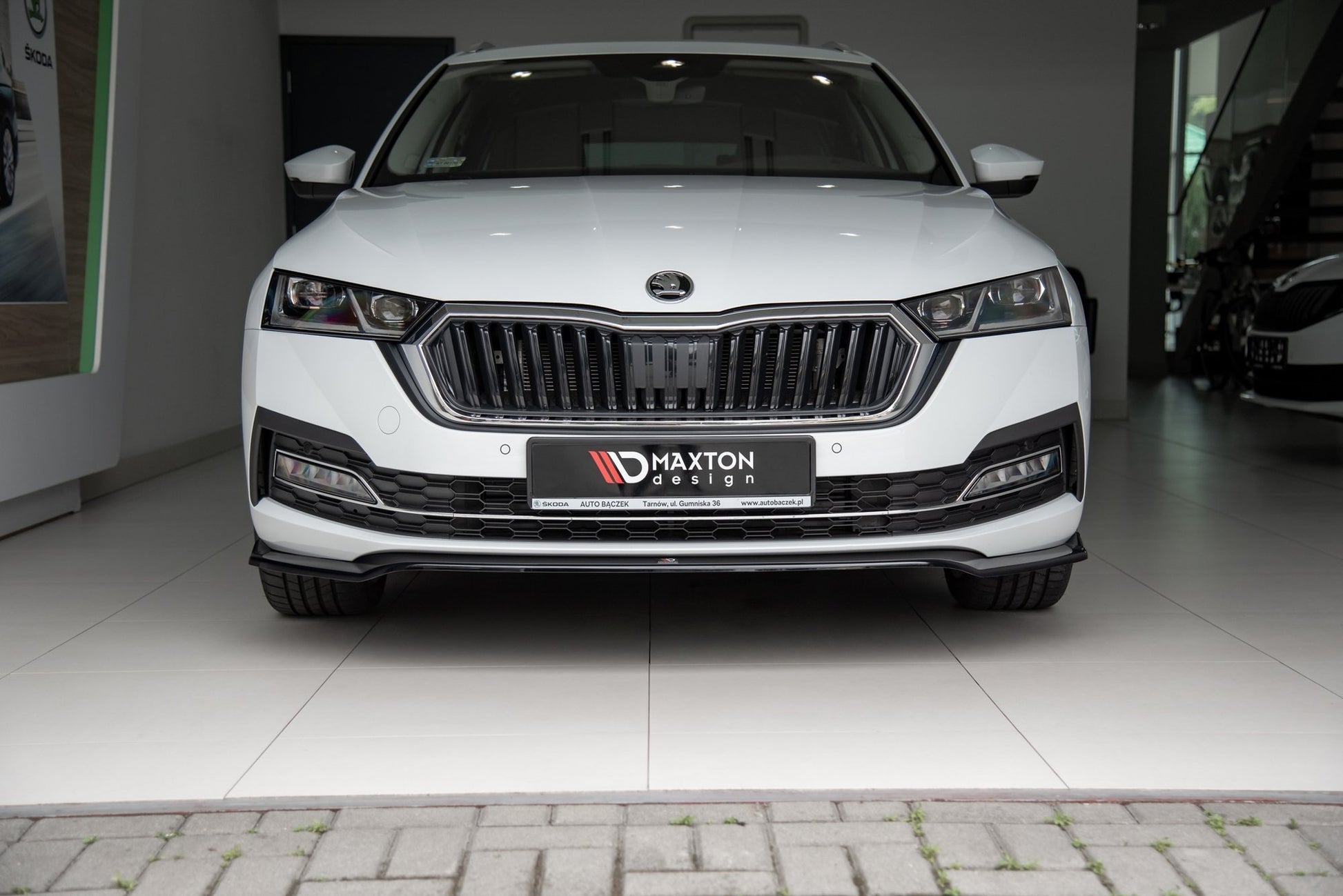 Front Ansatz V.2 für Skoda Octavia Mk4 schwarz Hochglanz