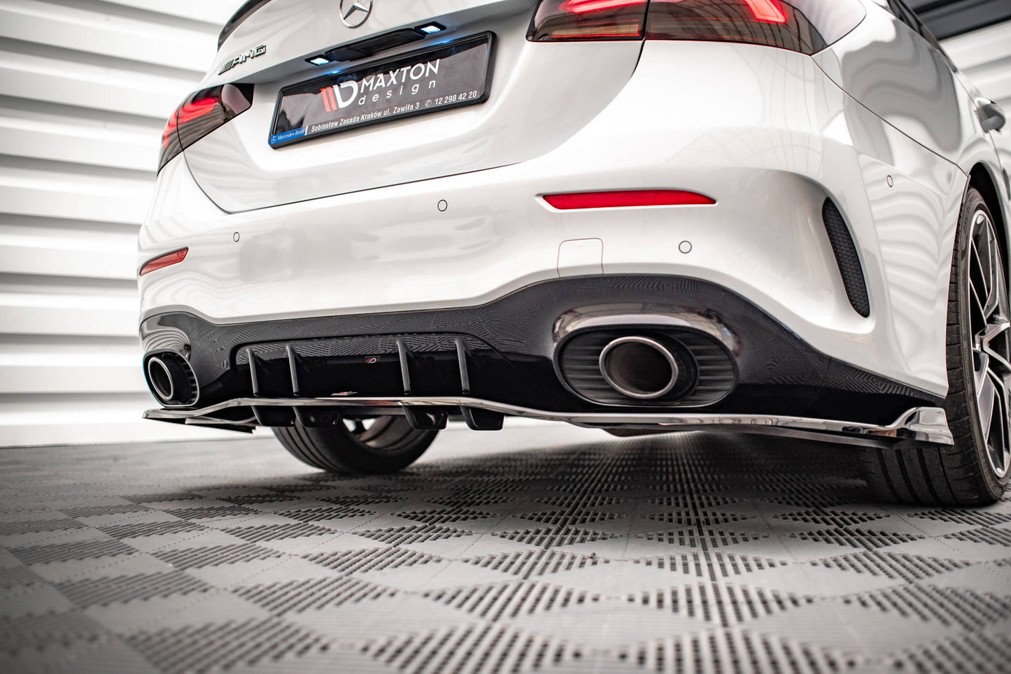 Mittlerer Cup Diffusor DTM Look Heck Ansatz V.2 für Mercedes A 35 AMG Limousine V177 schwarz Hochglanz