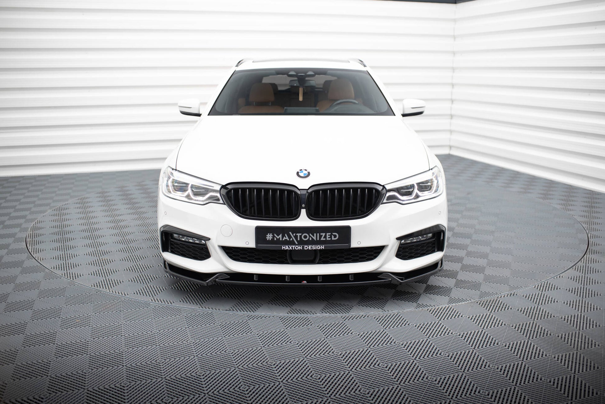 Front Ansatz V.4 für BMW 5er M-Paket / M550d / M550i G30/ G31 M-Paket schwarz Hochglanz